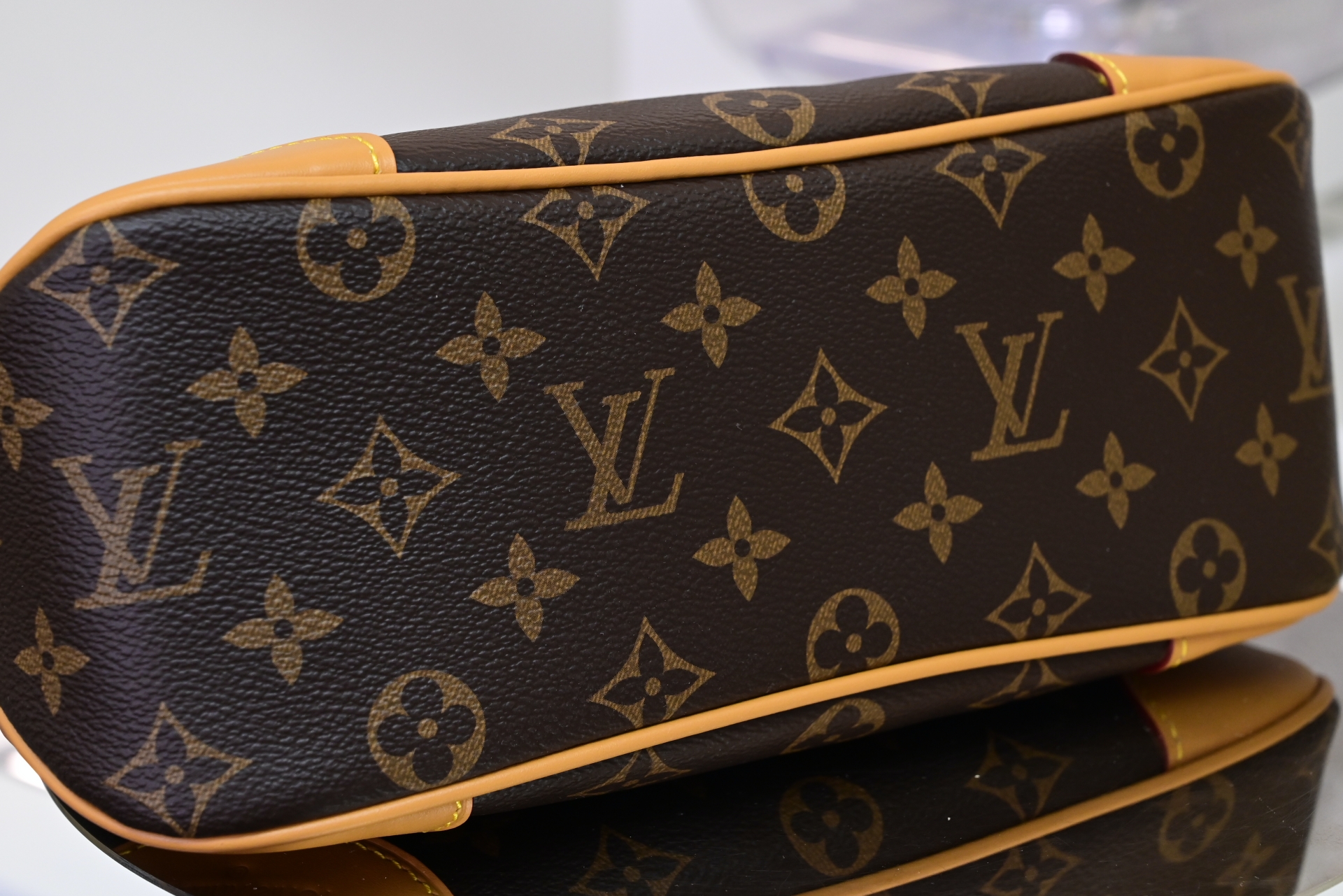 LOUIS VUITTON - finekick.vip