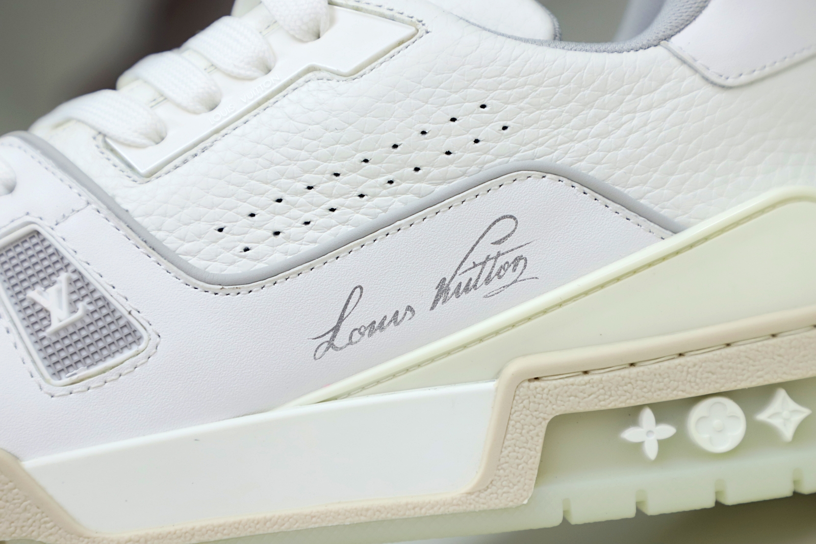 L/V  Trainer - finekick.vip