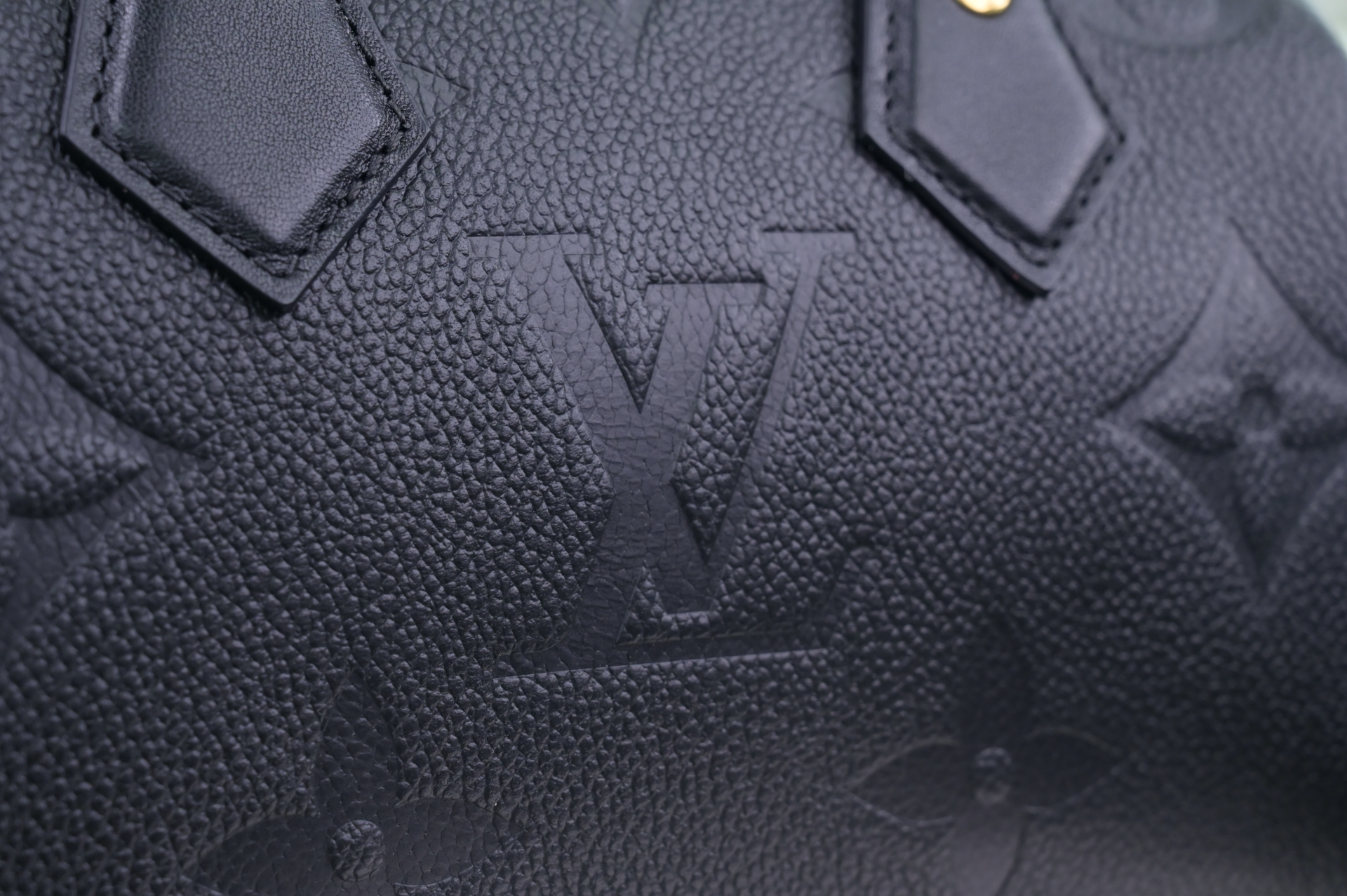 LOUIS VUITTON - finekick.vip