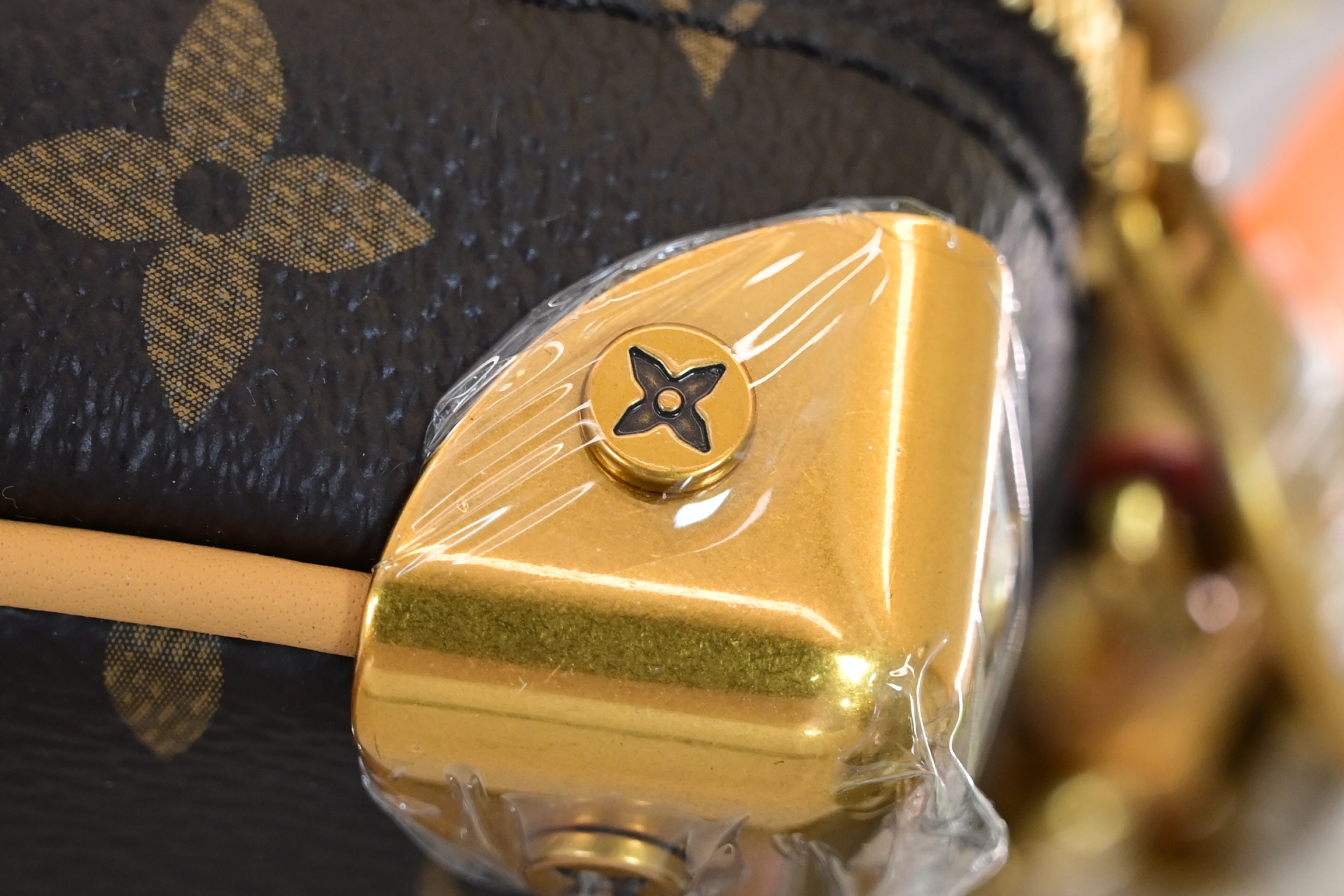 LOUIS VUITTON - finekick.vip