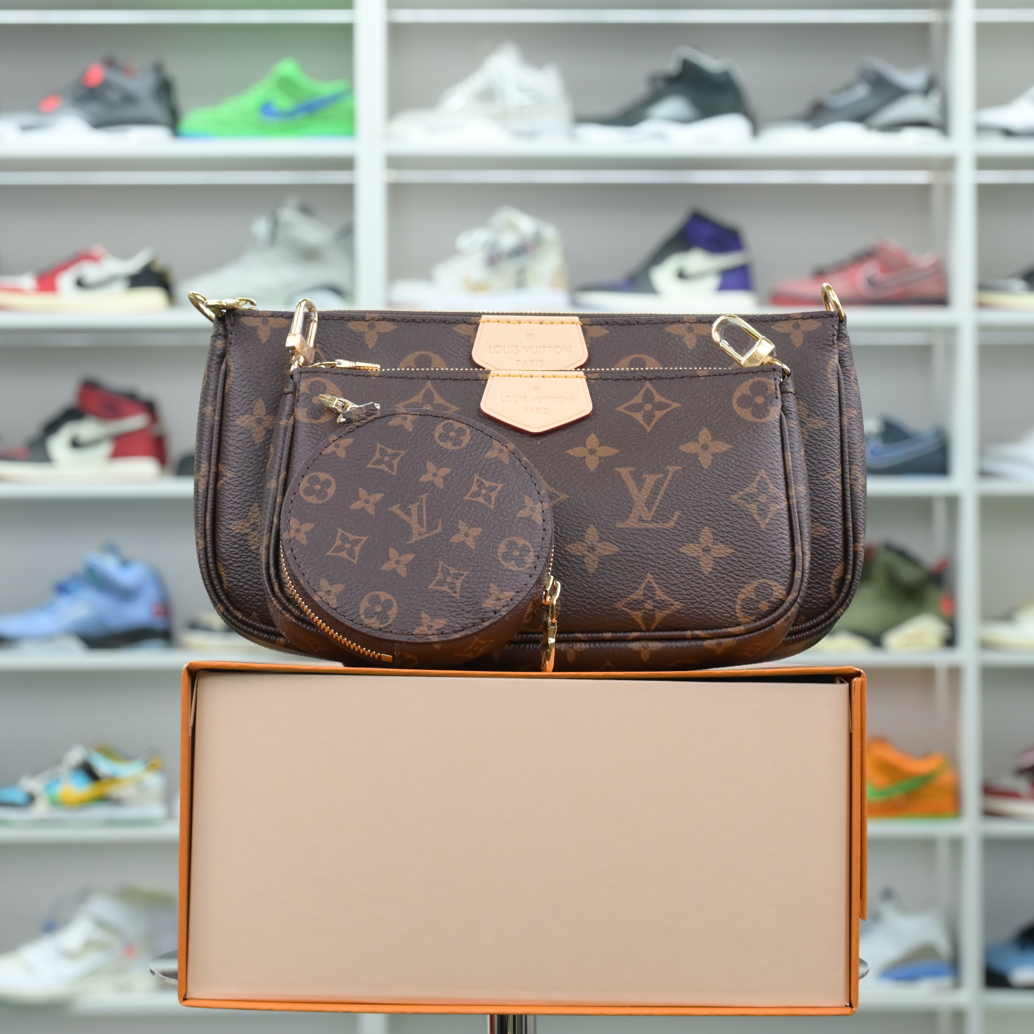 LOUIS VUITTON - finekick.vip