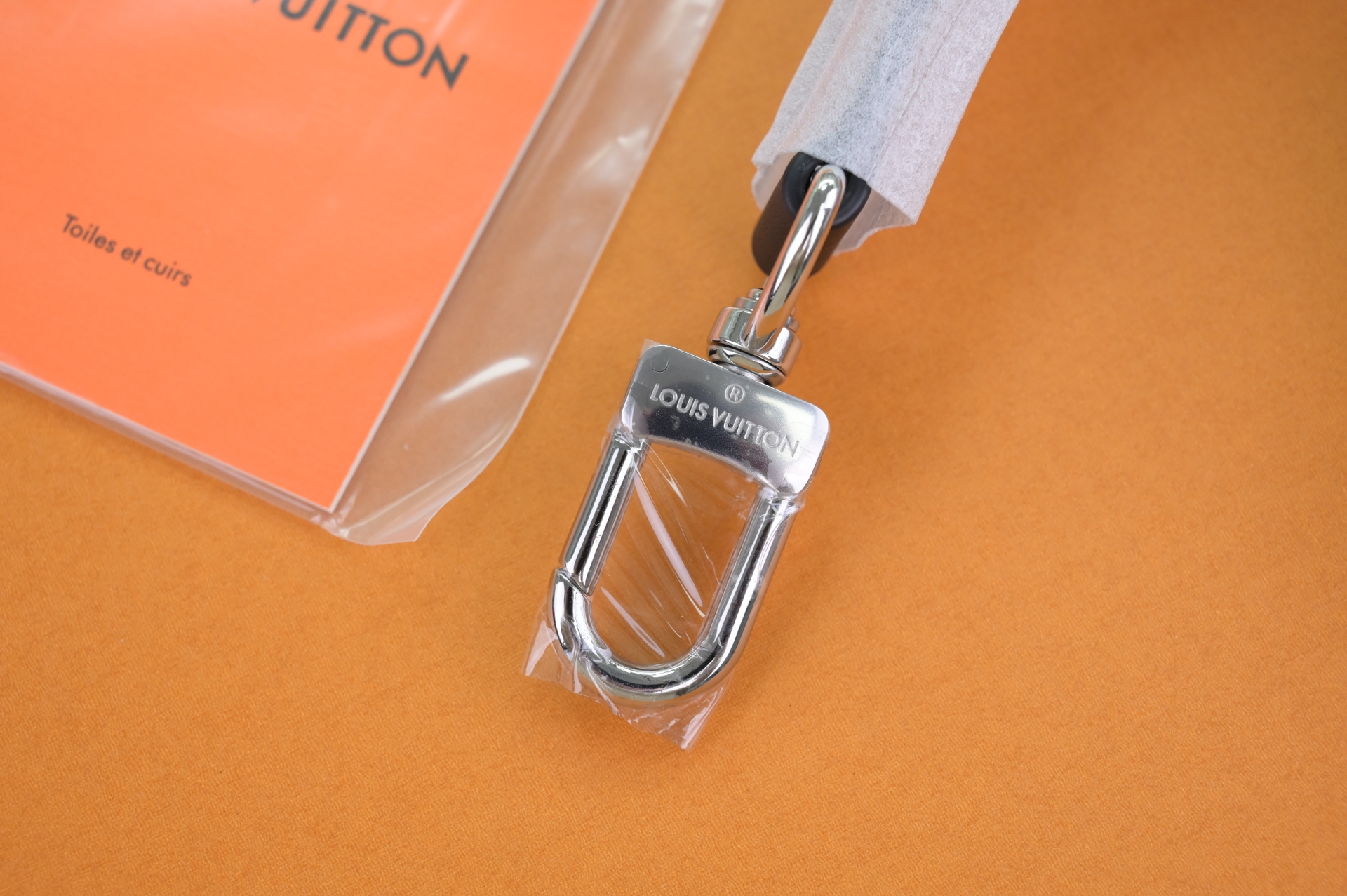 LOUIS VUITTON - finekick.vip