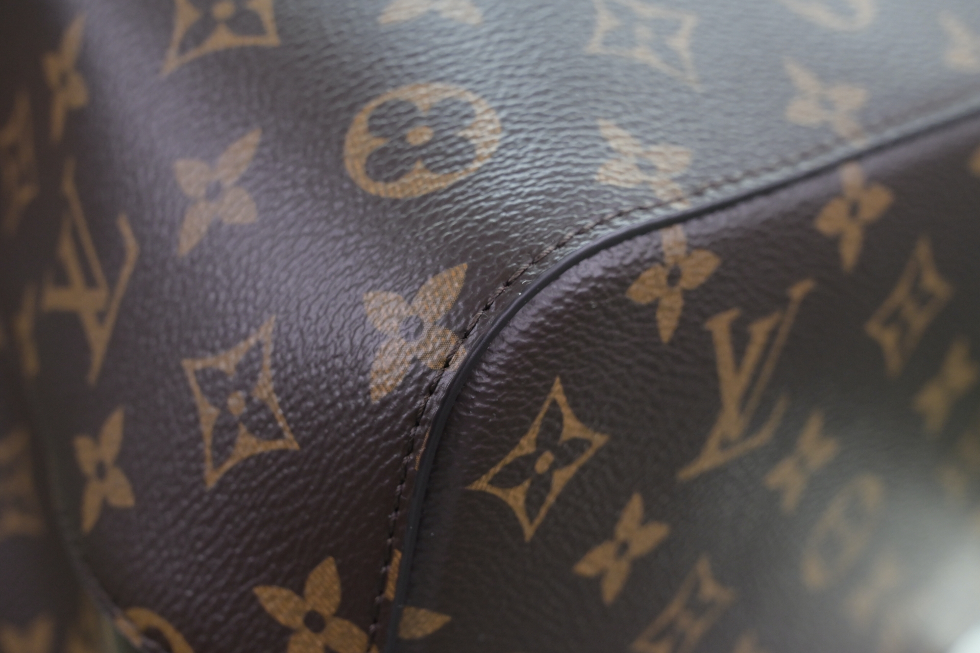 LOUIS VUITTON - finekick.vip