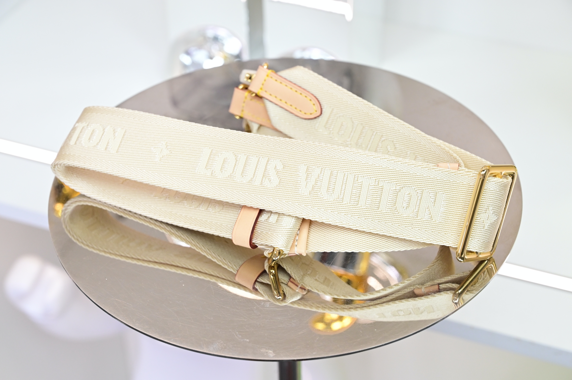 LOUIS VUITTON - finekick.vip
