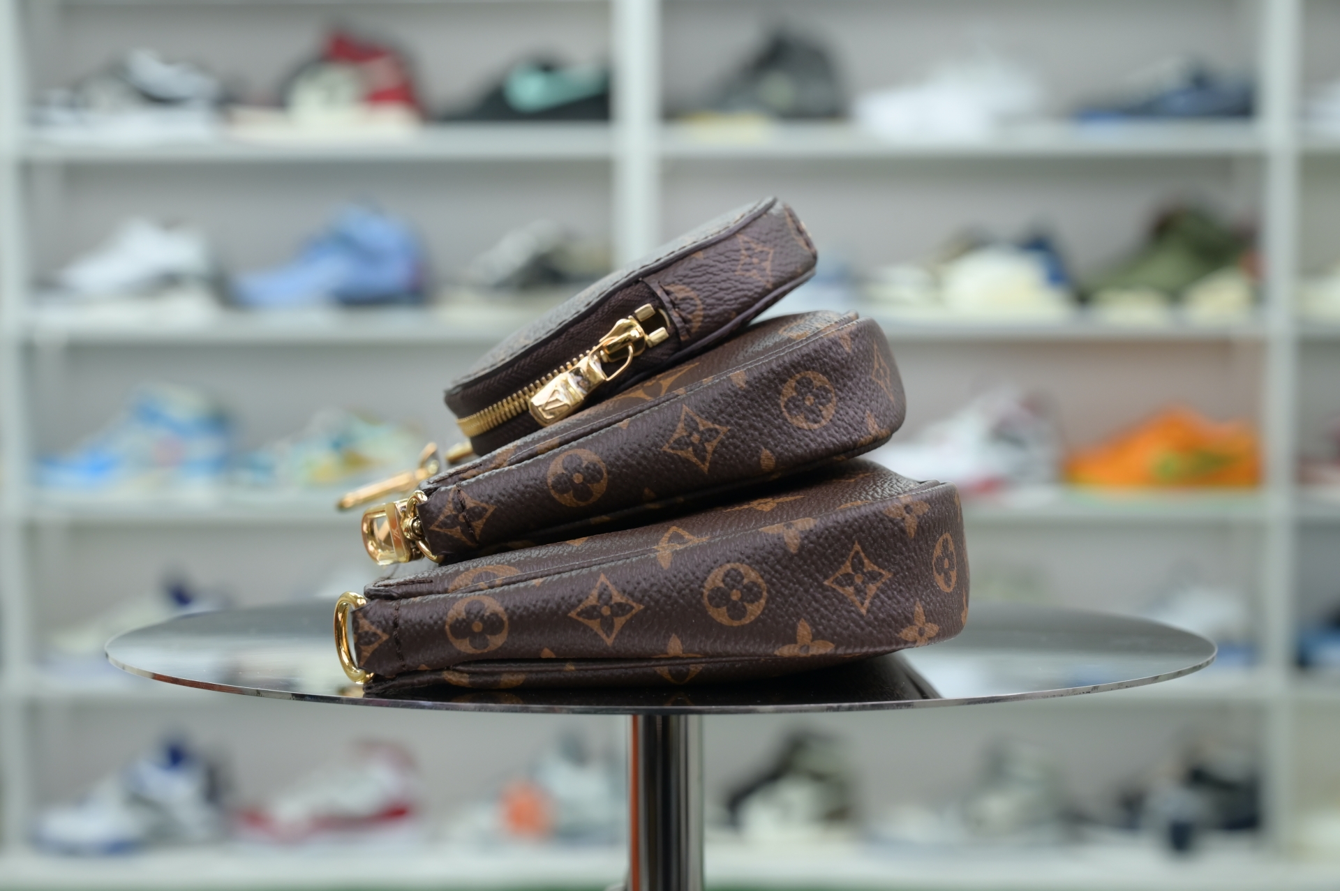 LOUIS VUITTON - finekick.vip