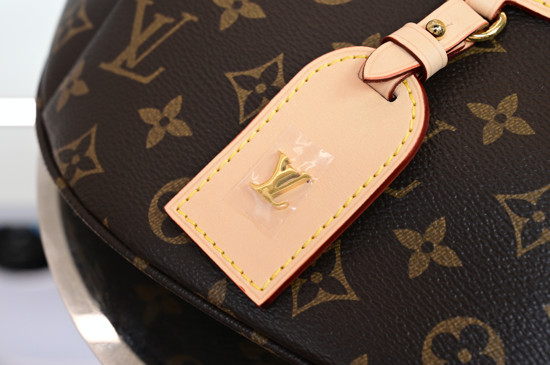 LOUIS VUITTON - finekick.vip