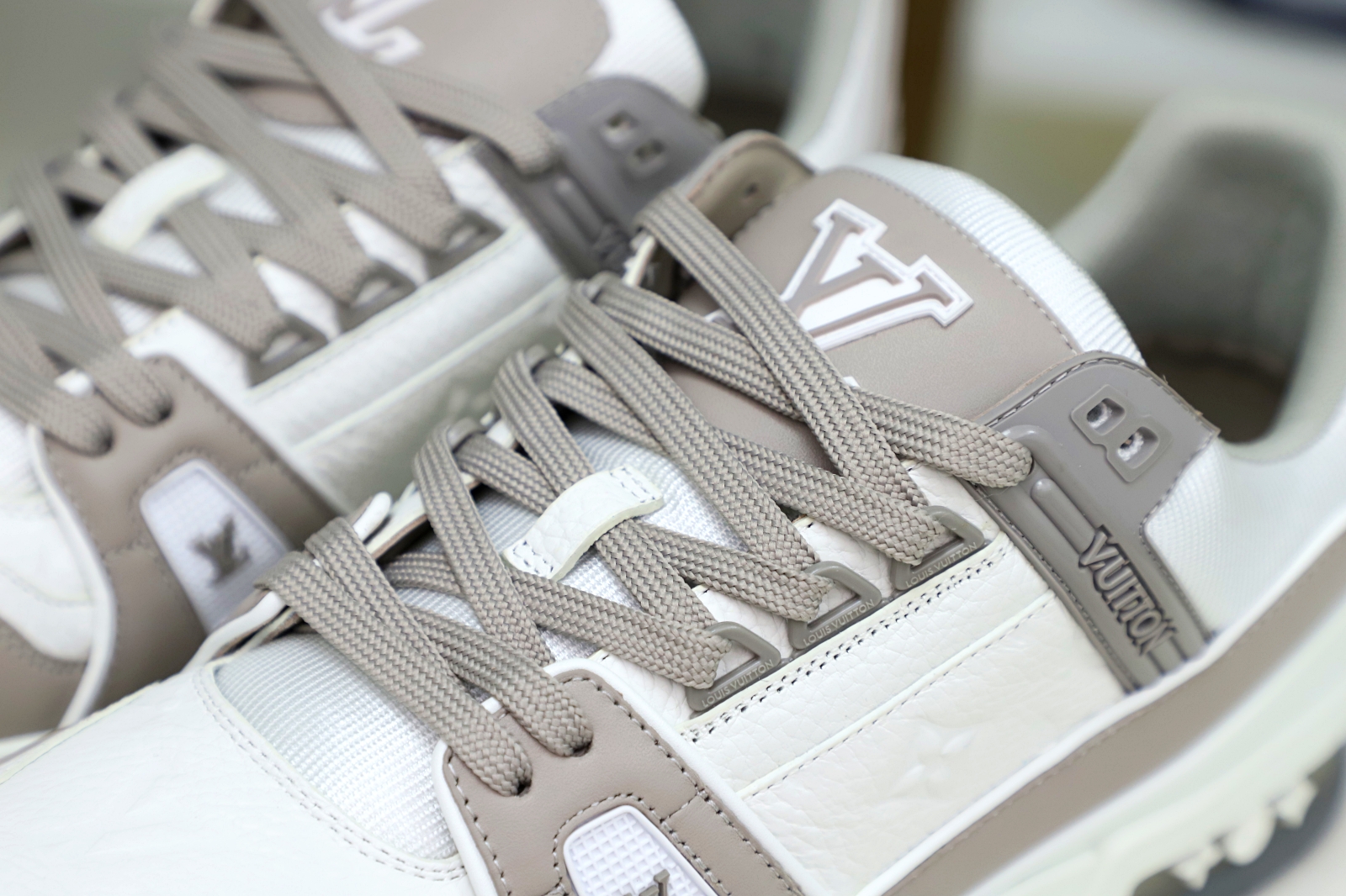 L/V  Trainer - finekick.vip