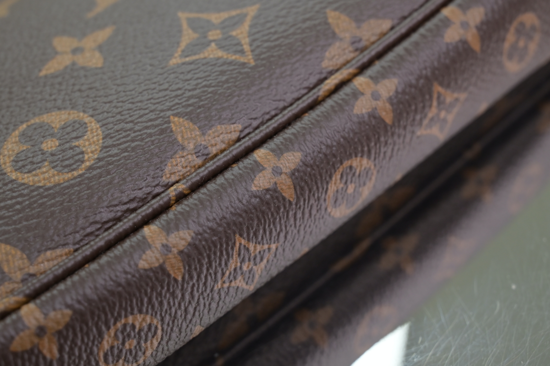 LOUIS VUITTON - finekick.vip