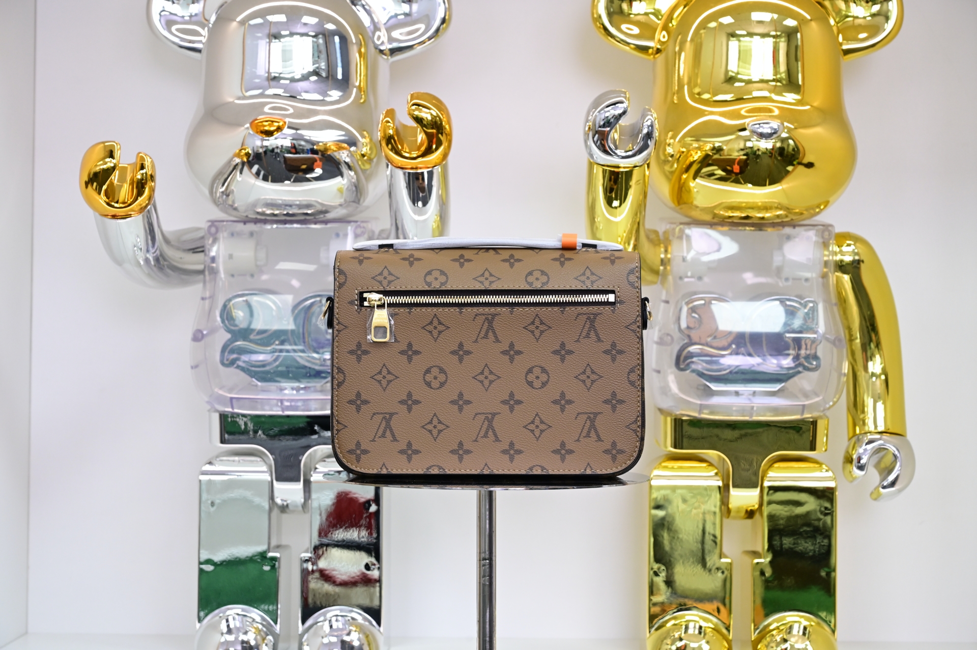 LOUIS VUITTON - finekick.vip