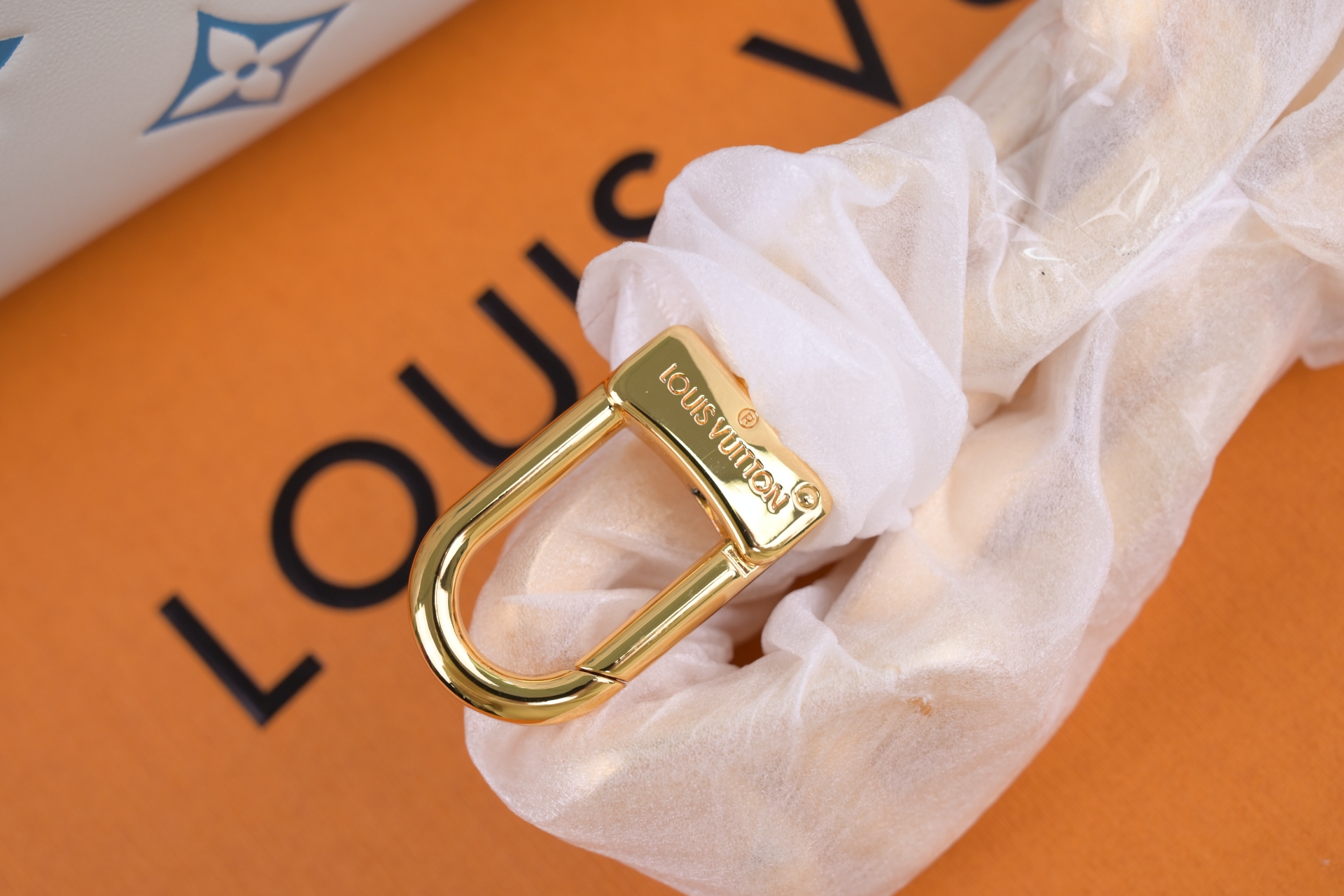 LOUIS VUITTON - finekick.vip