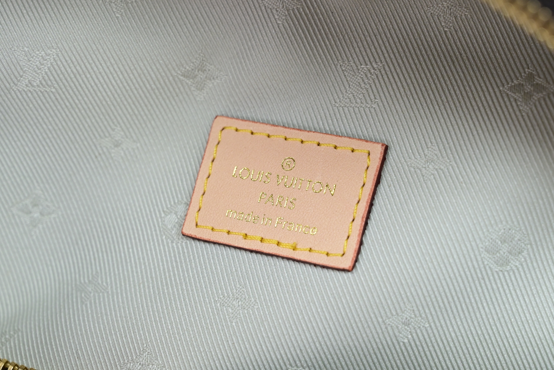 LOUIS VUITTON - finekick.vip