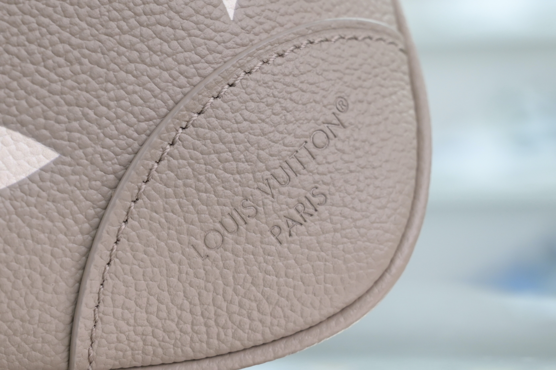 LOUIS VUITTON - finekick.vip