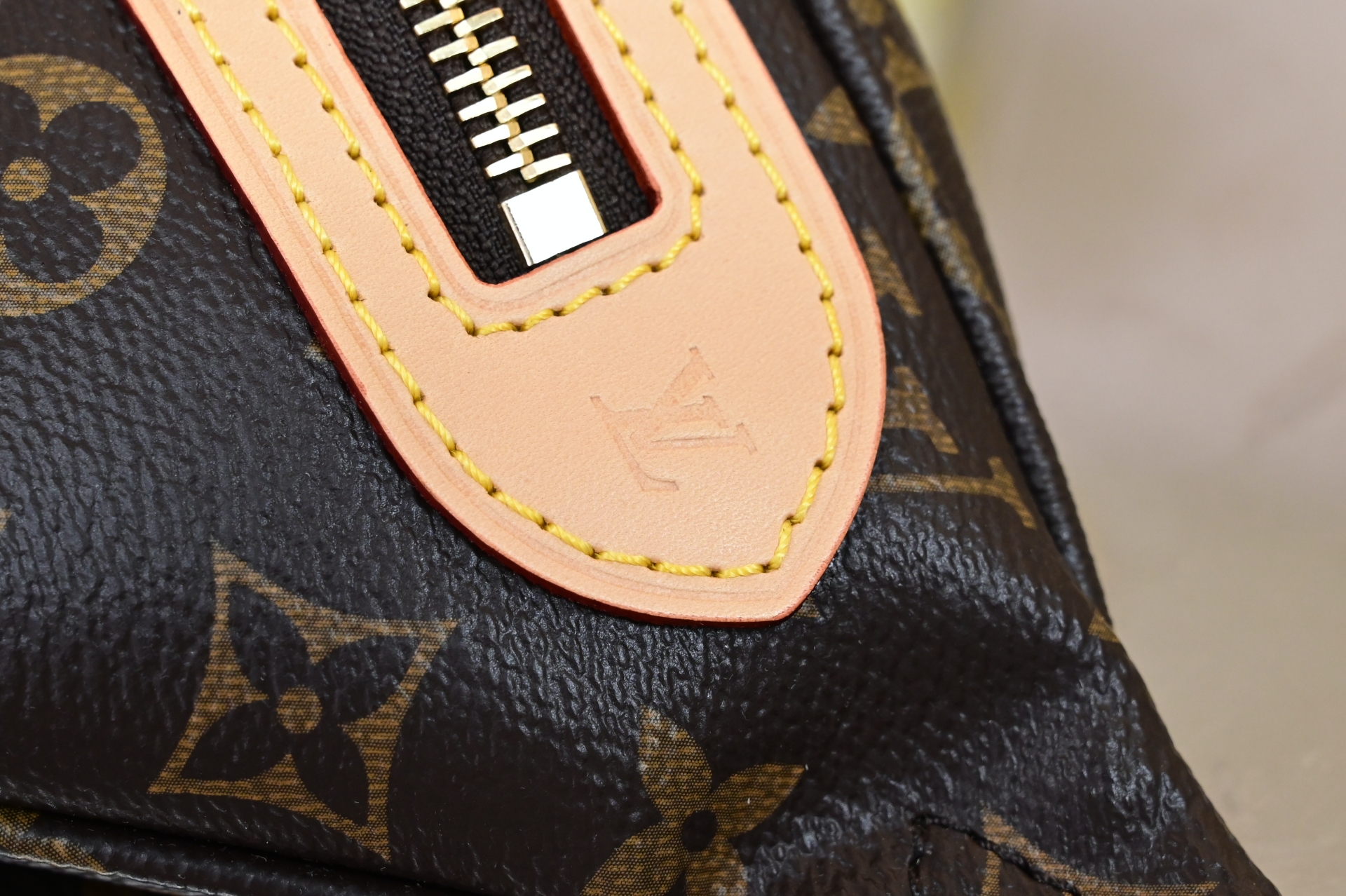 LOUIS VUITTON - finekick.vip