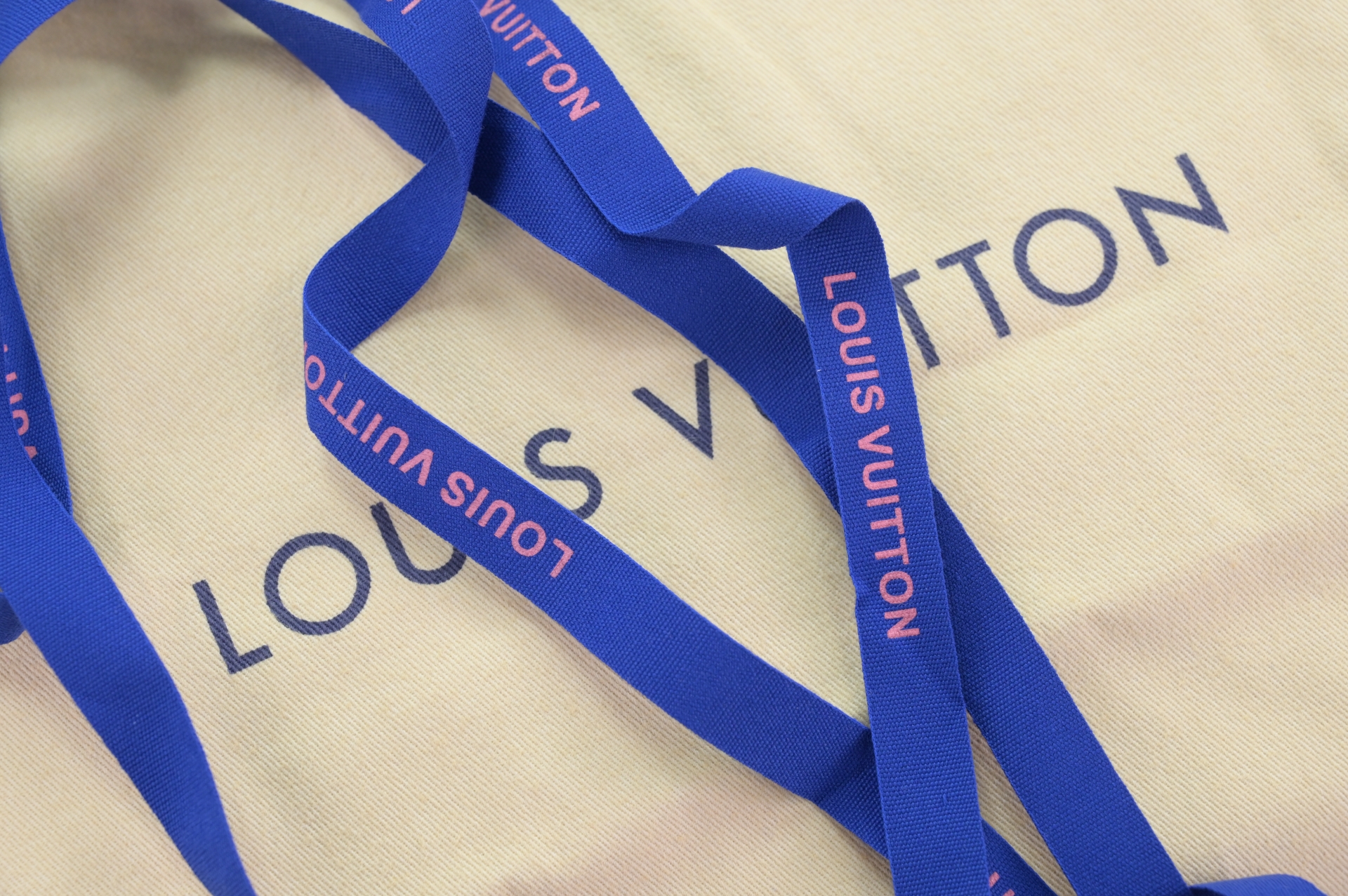 LOUIS VUITTON - finekick.vip