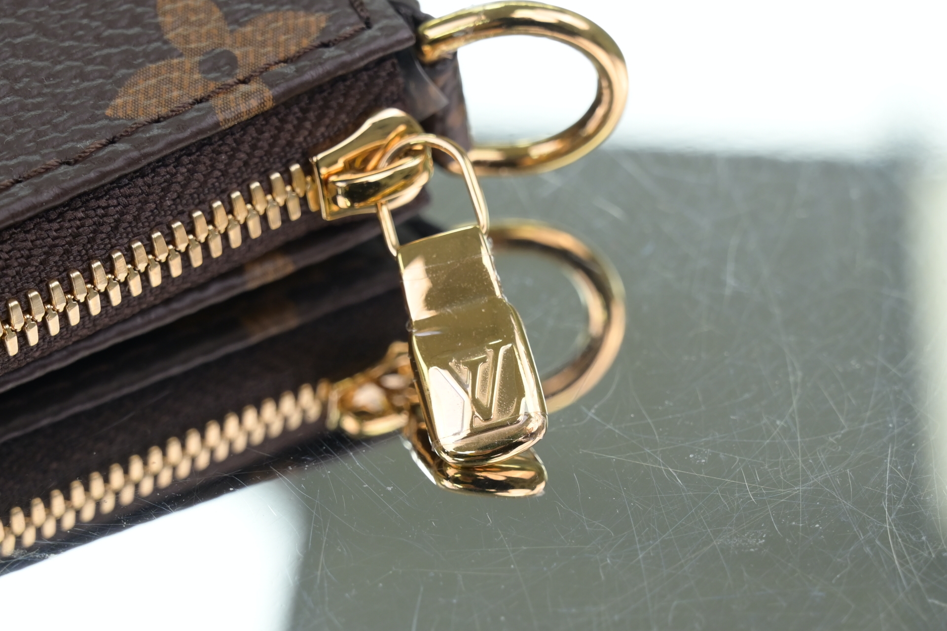 LOUIS VUITTON - finekick.vip