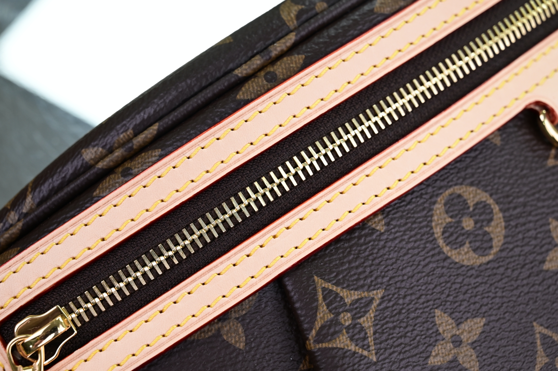 LOUIS VUITTON - finekick.vip