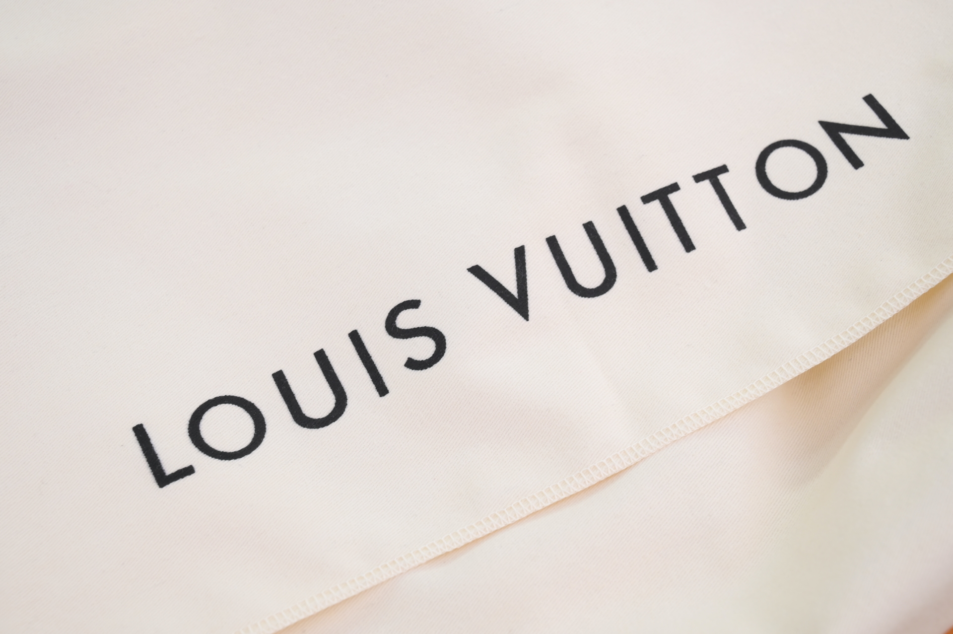 LOUIS VUITTON - finekick.vip
