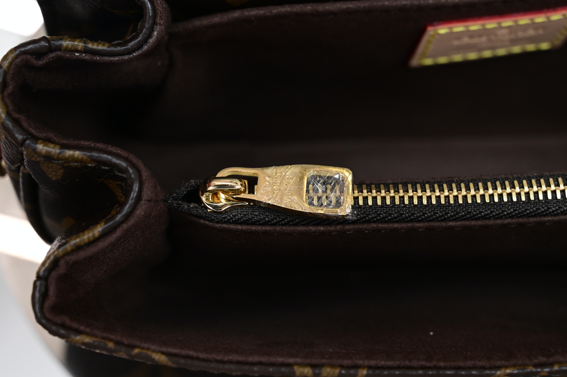 LOUIS VUITTON - finekick.vip