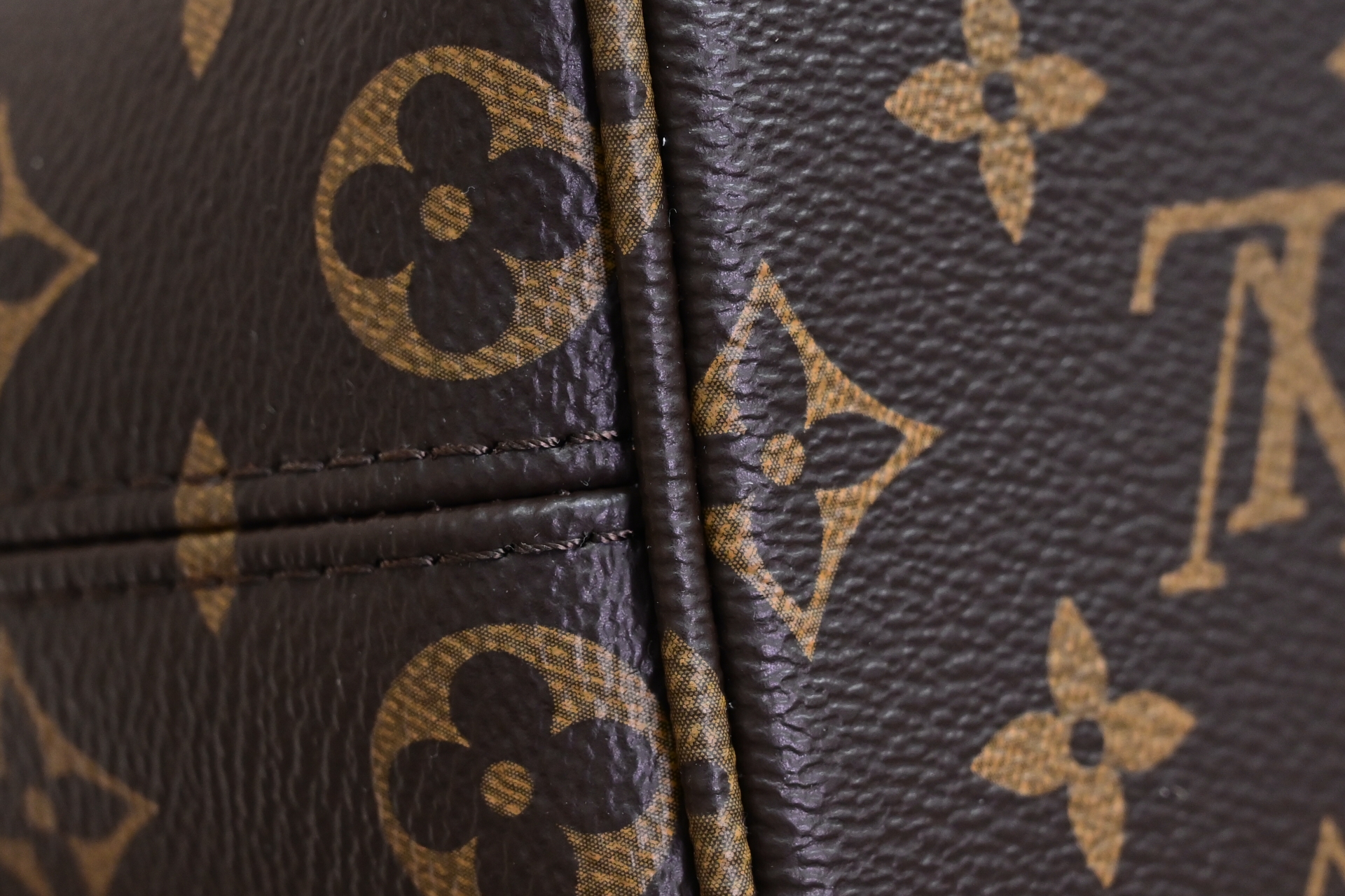 LOUIS VUITTON - finekick.vip