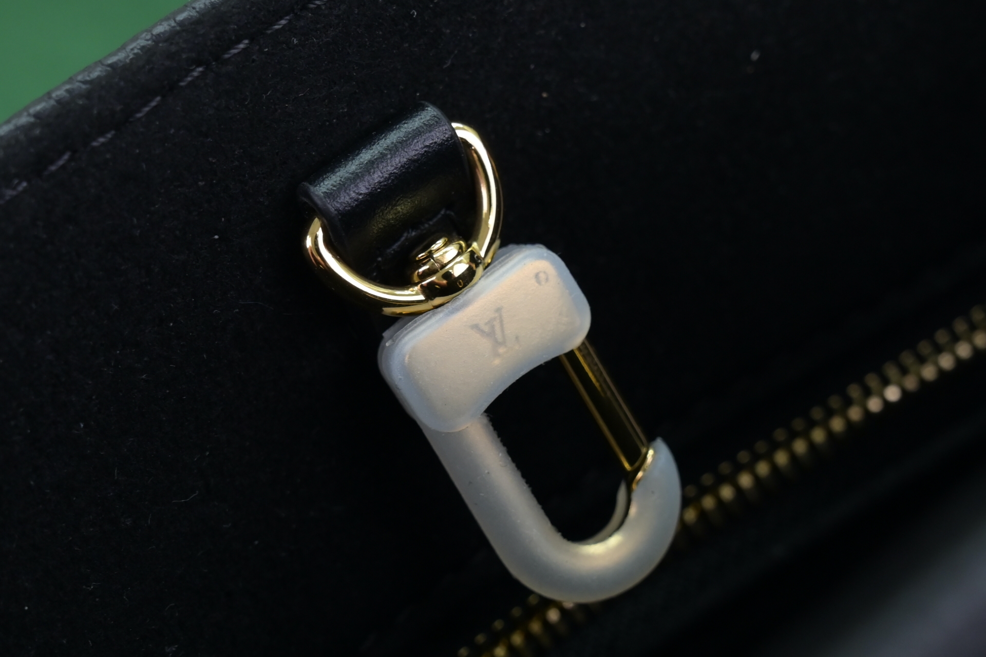 LOUIS VUITTON - finekick.vip