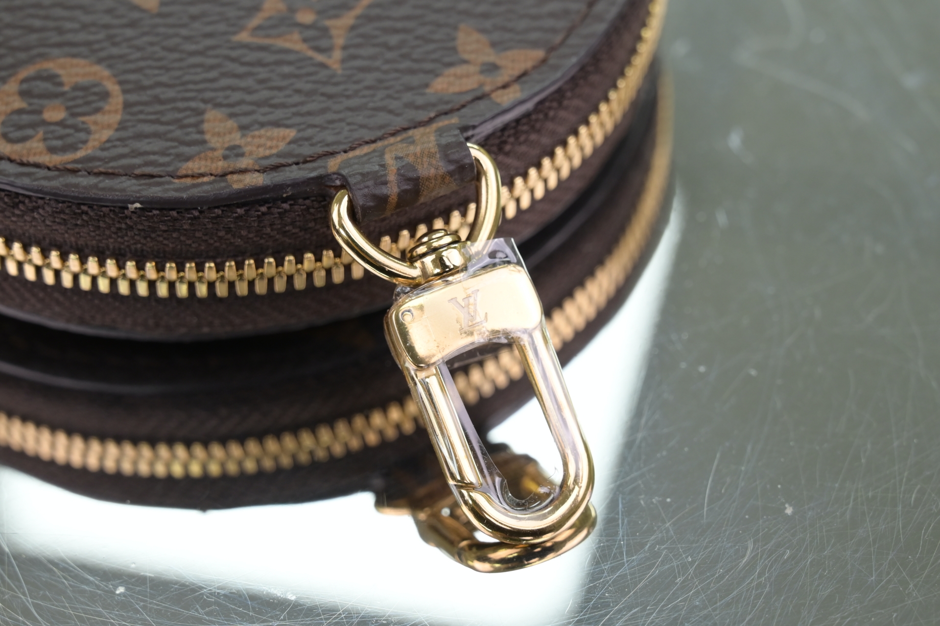 LOUIS VUITTON - finekick.vip