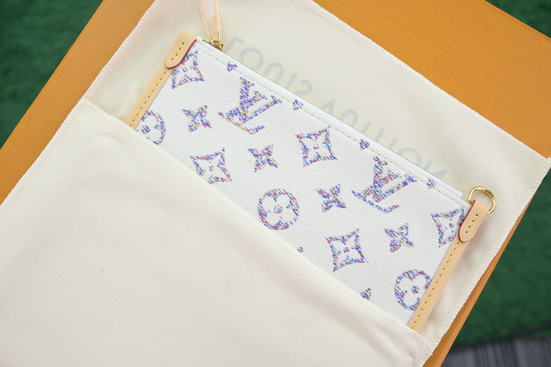 LOUIS VUITTON - finekick.vip