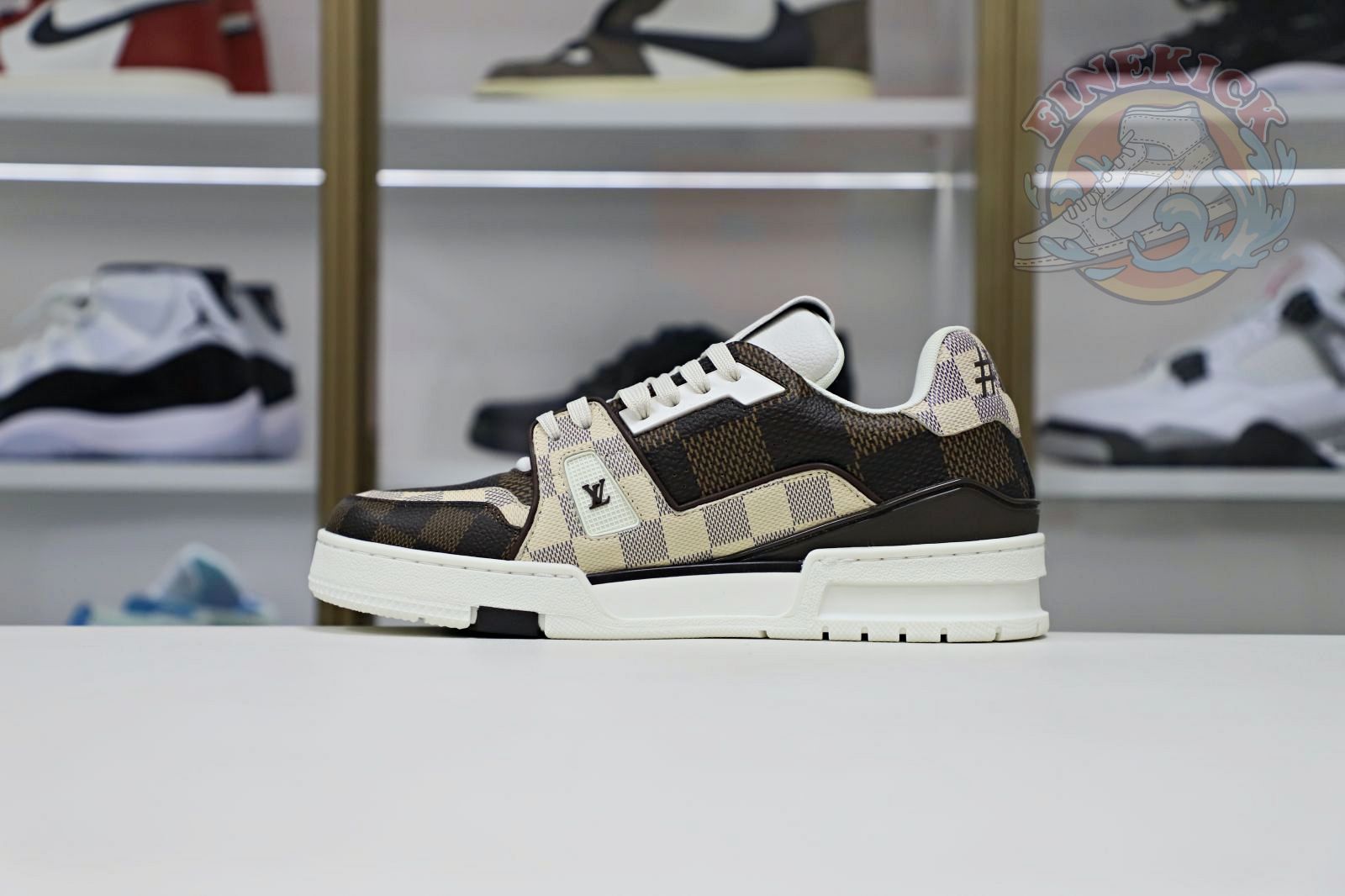 L/V  Trainer - finekick.vip