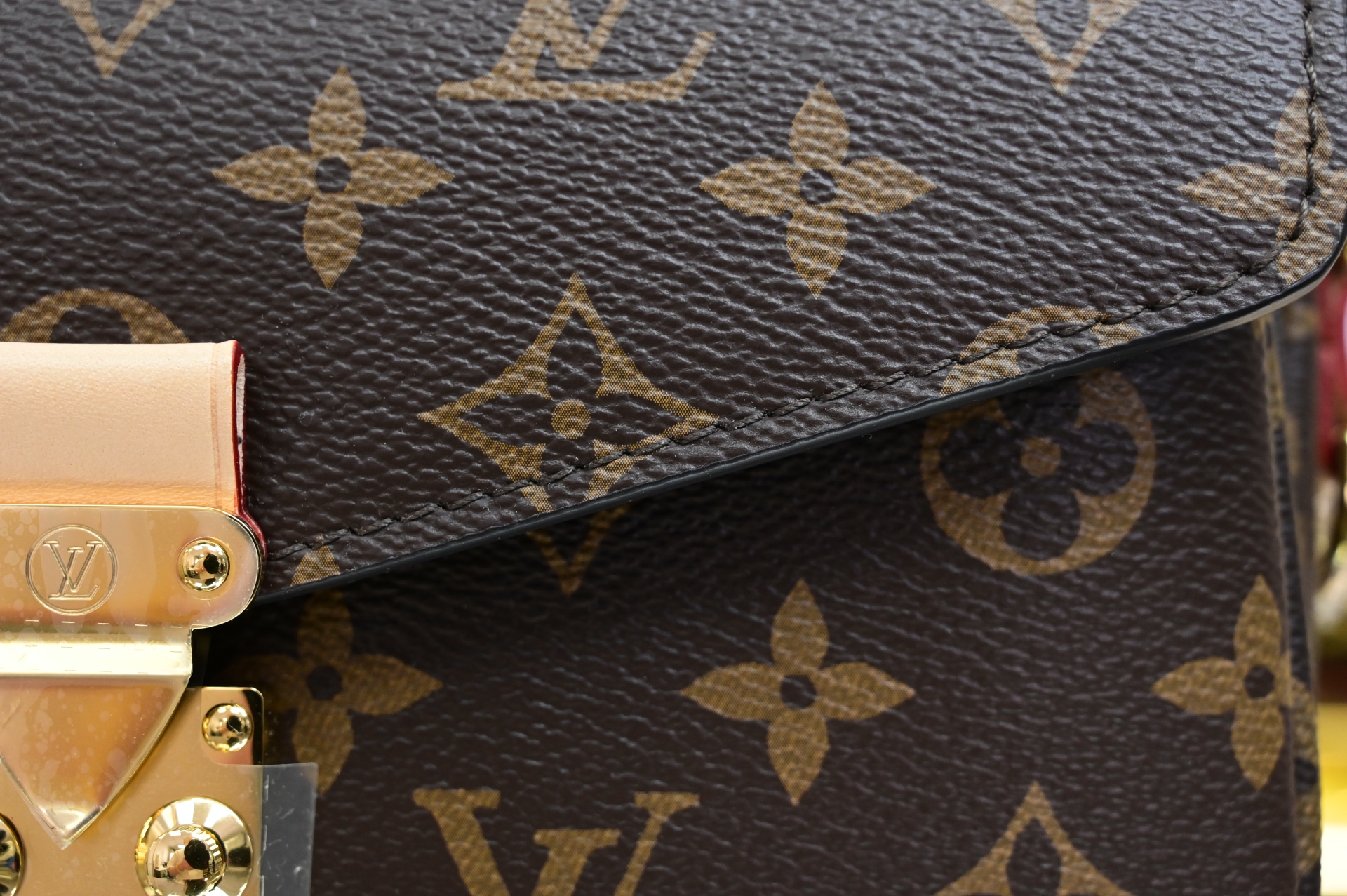 LOUIS VUITTON - finekick.vip