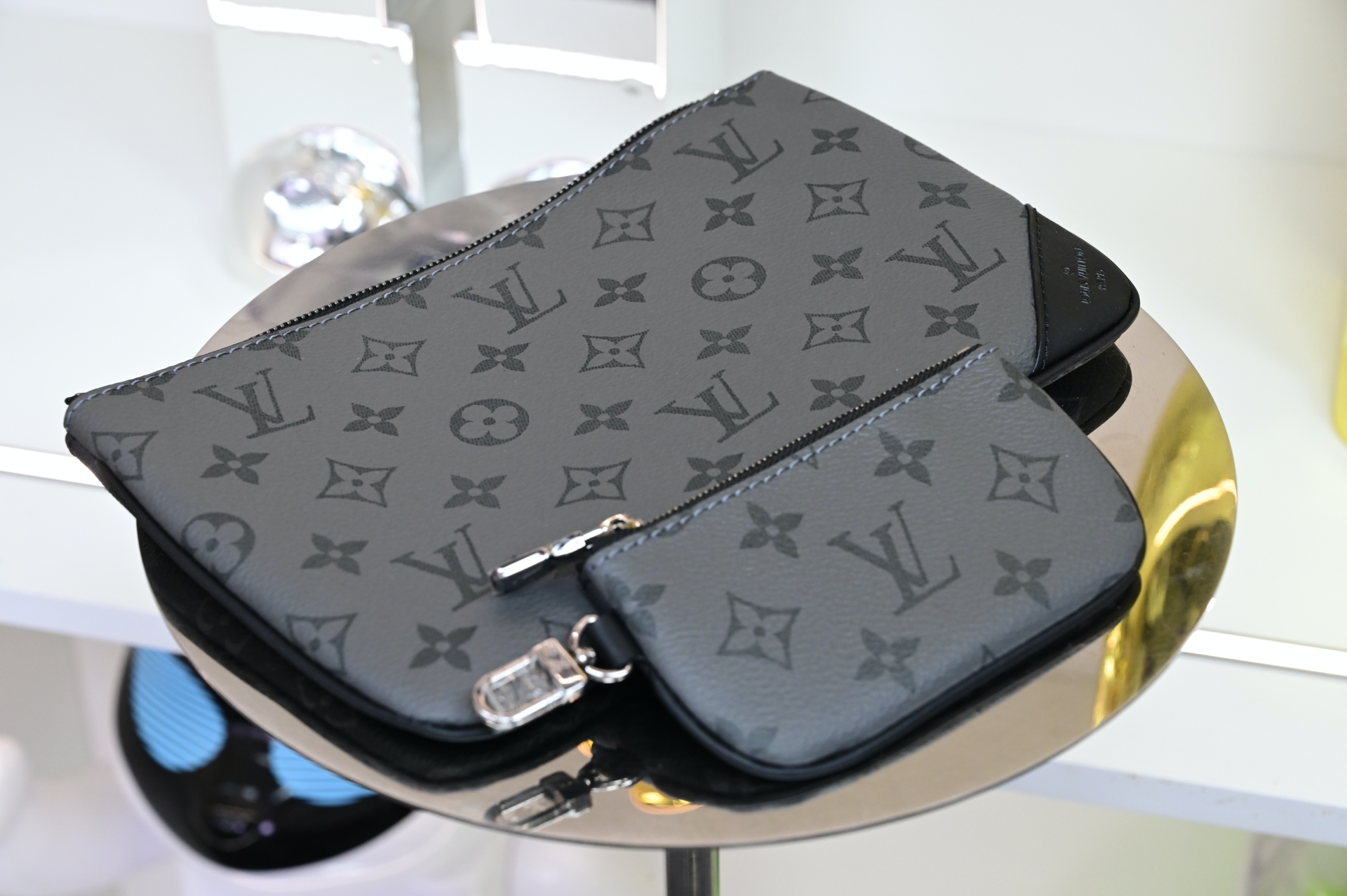 LOUIS VUITTON - finekick.vip