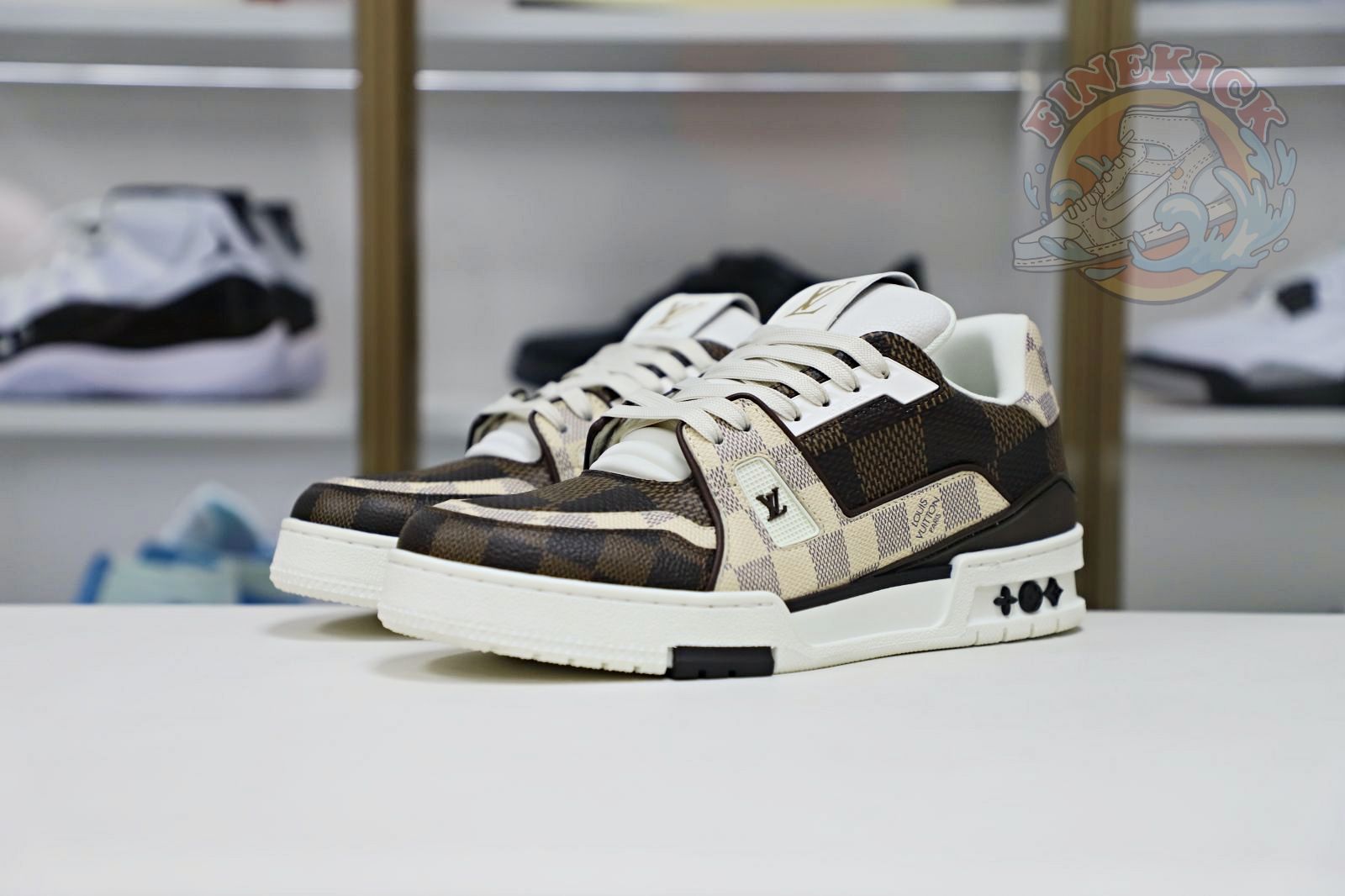 L/V  Trainer - finekick.vip