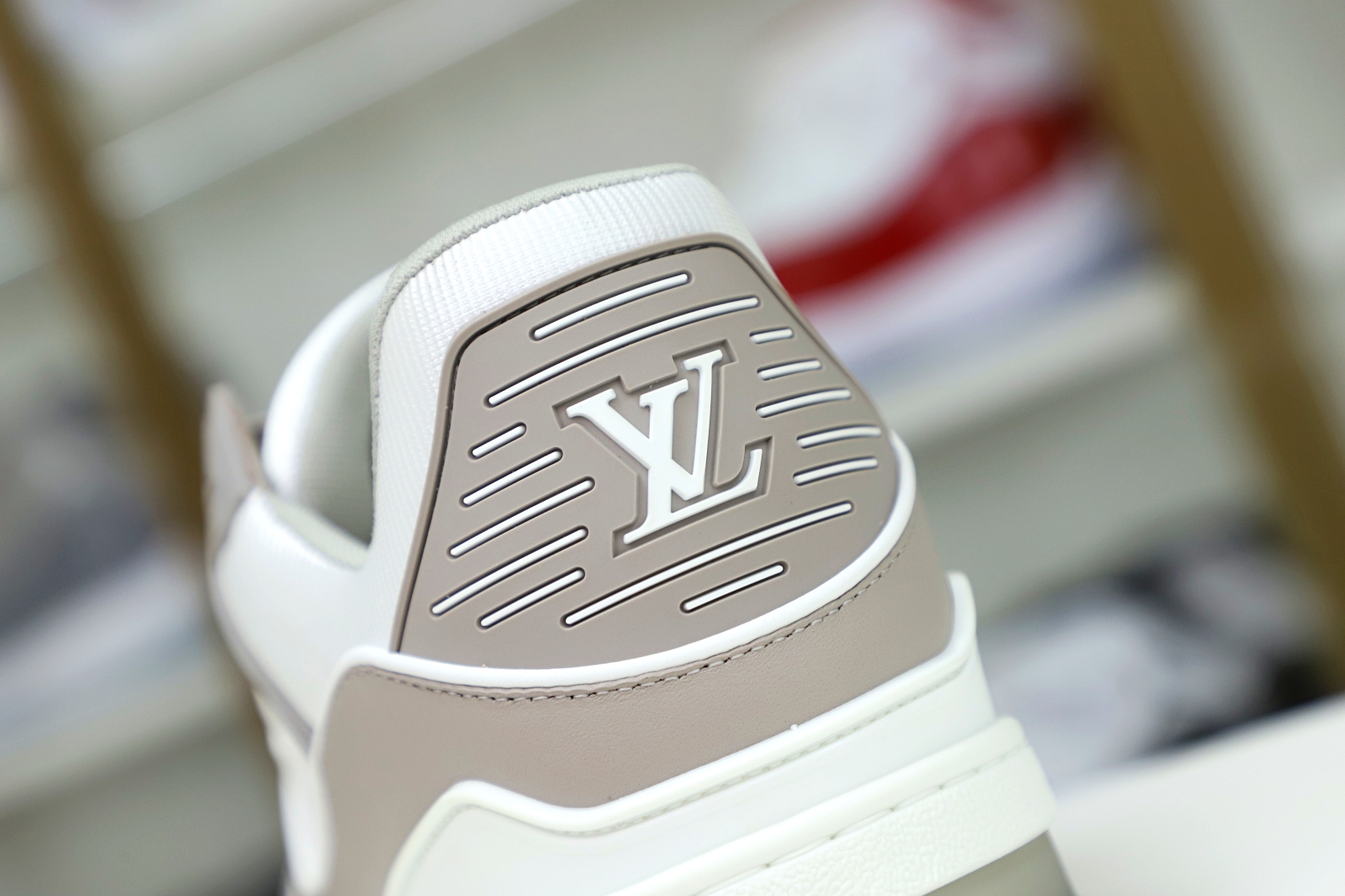 L/V  Trainer - finekick.vip