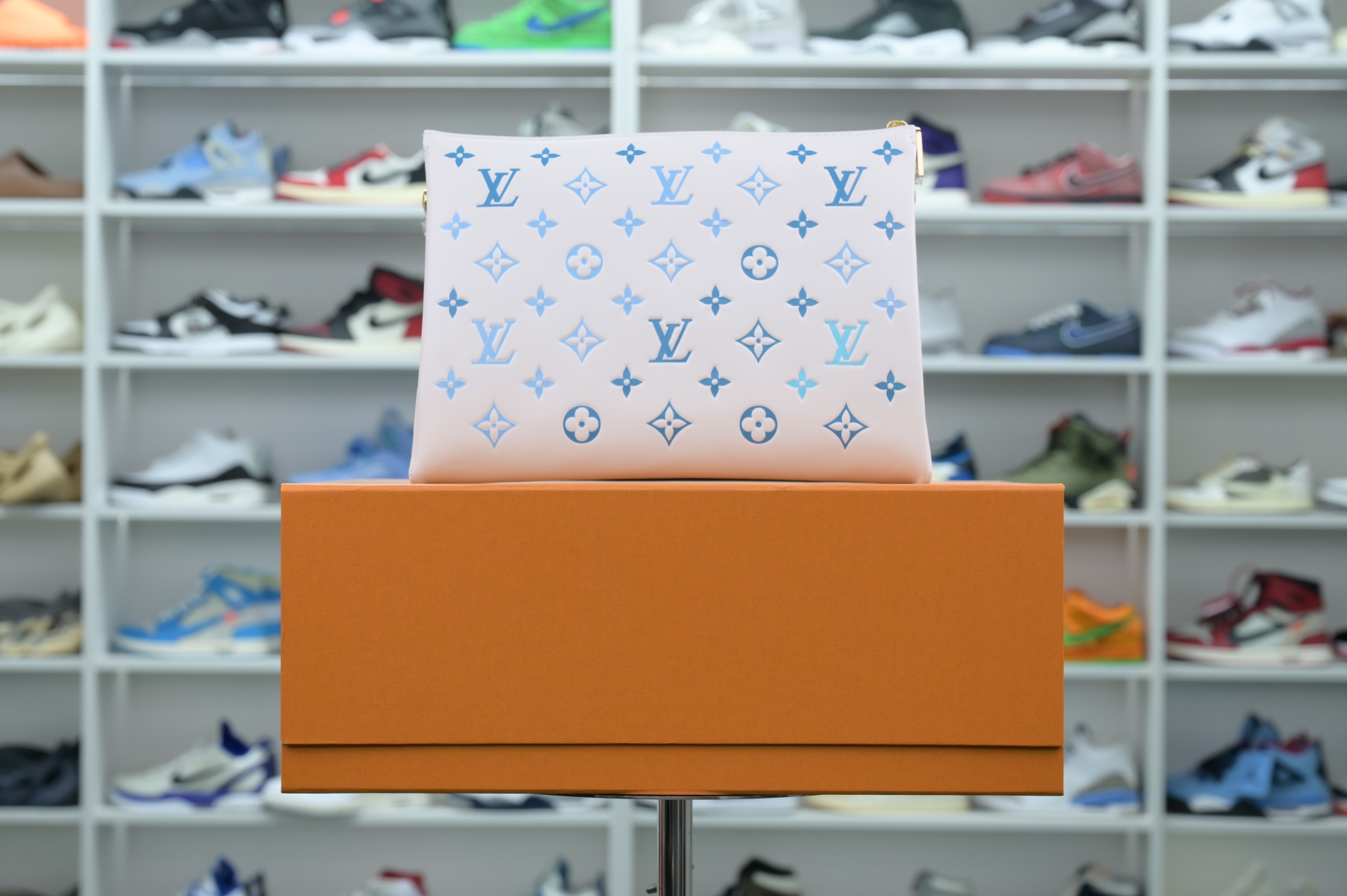 LOUIS VUITTON - finekick.vip