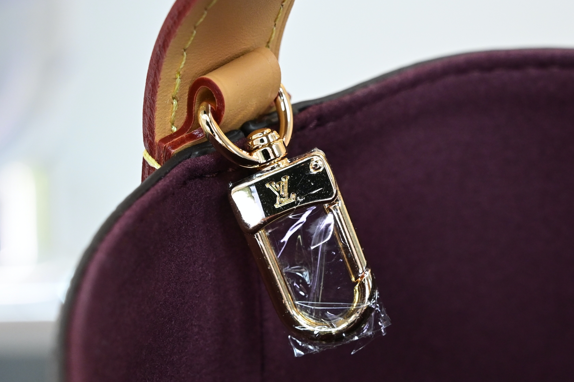 LOUIS VUITTON - finekick.vip