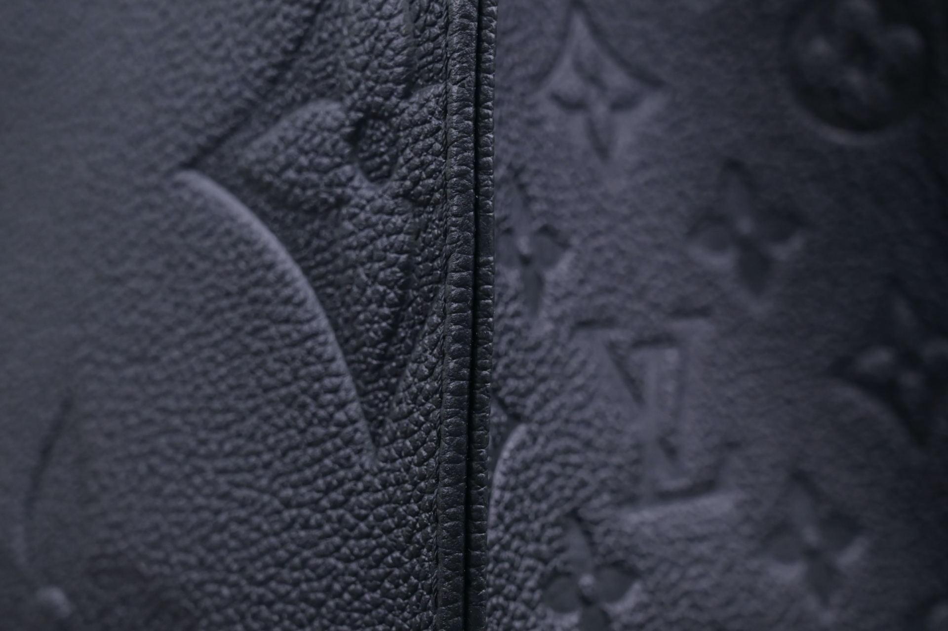 LOUIS VUITTON - finekick.vip