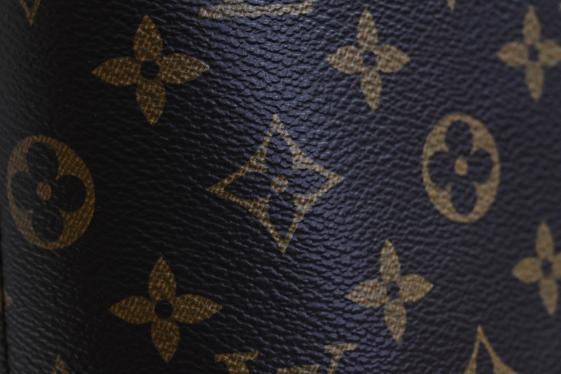 LOUIS VUITTON - finekick.vip