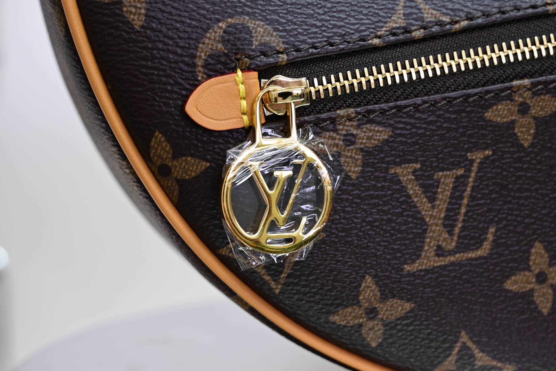 LOUIS VUITTON - finekick.vip