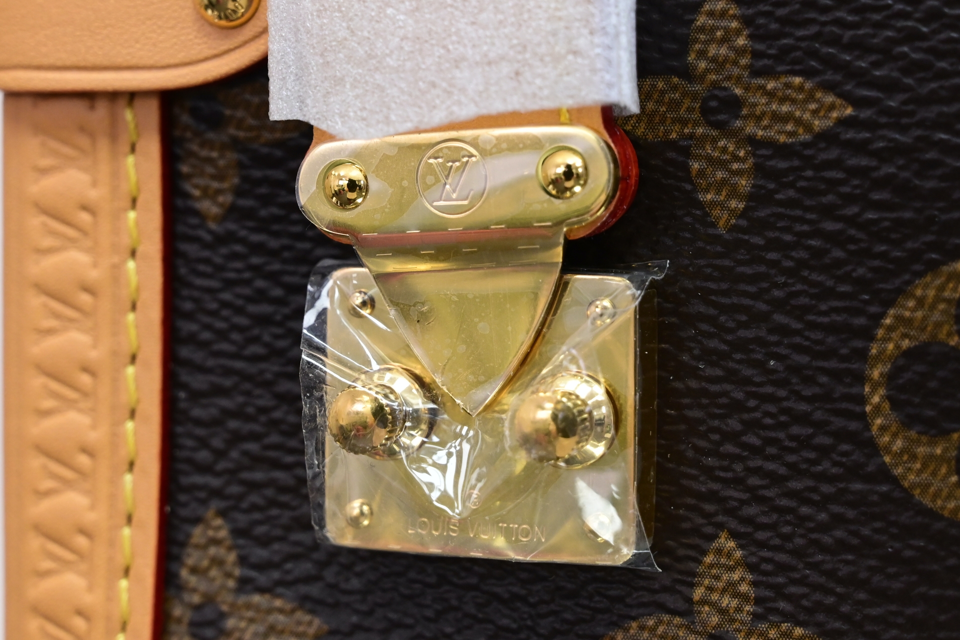 LOUIS VUITTON - finekick.vip