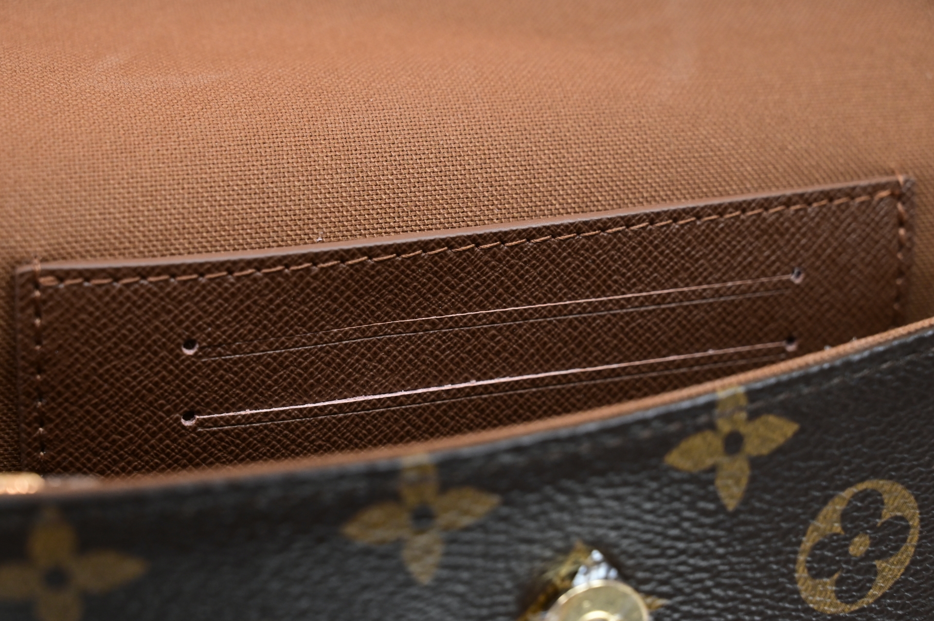 LOUIS VUITTON - finekick.vip
