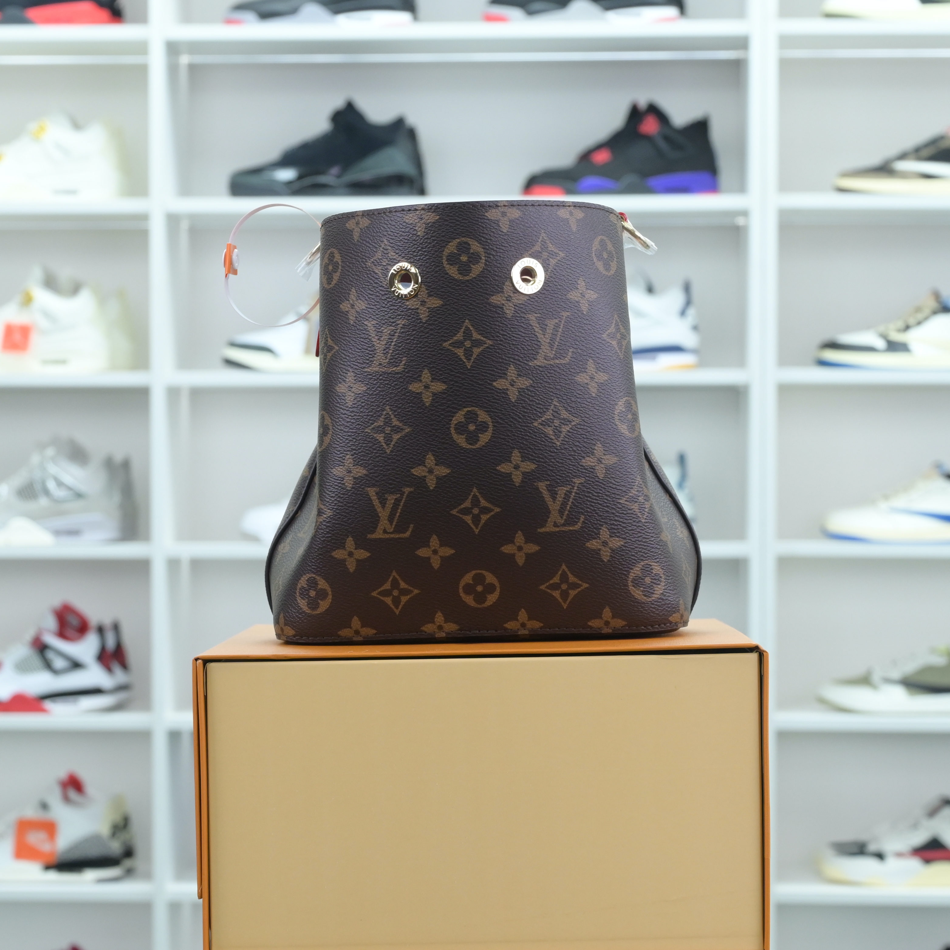 LOUIS VUITTON - finekick.vip