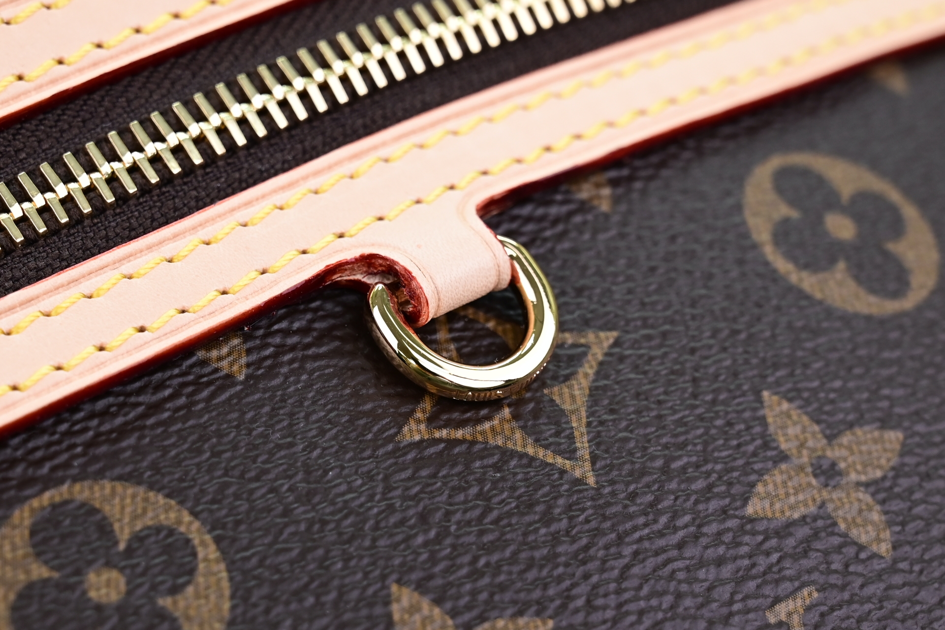 LOUIS VUITTON - finekick.vip