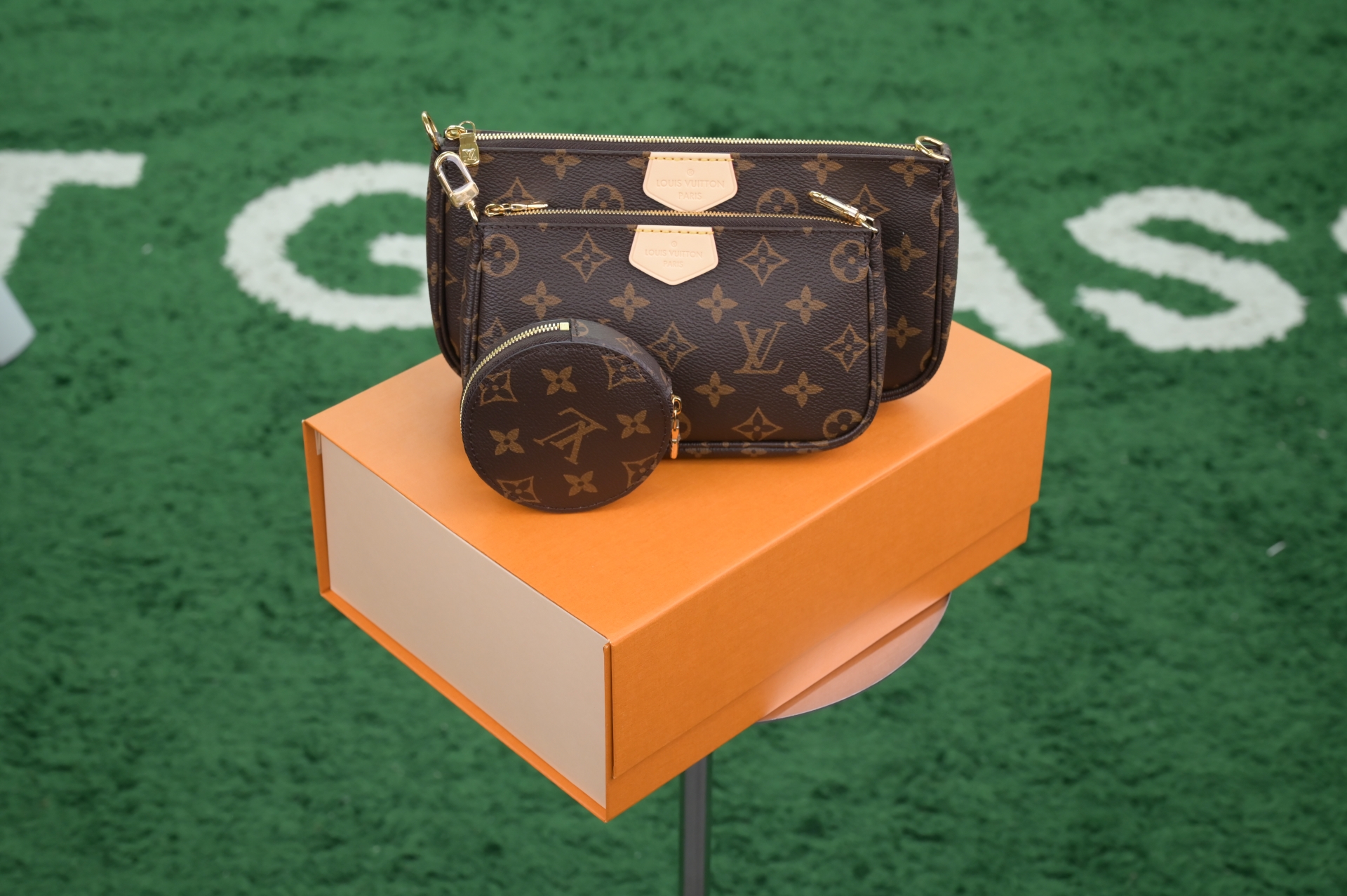 LOUIS VUITTON - finekick.vip