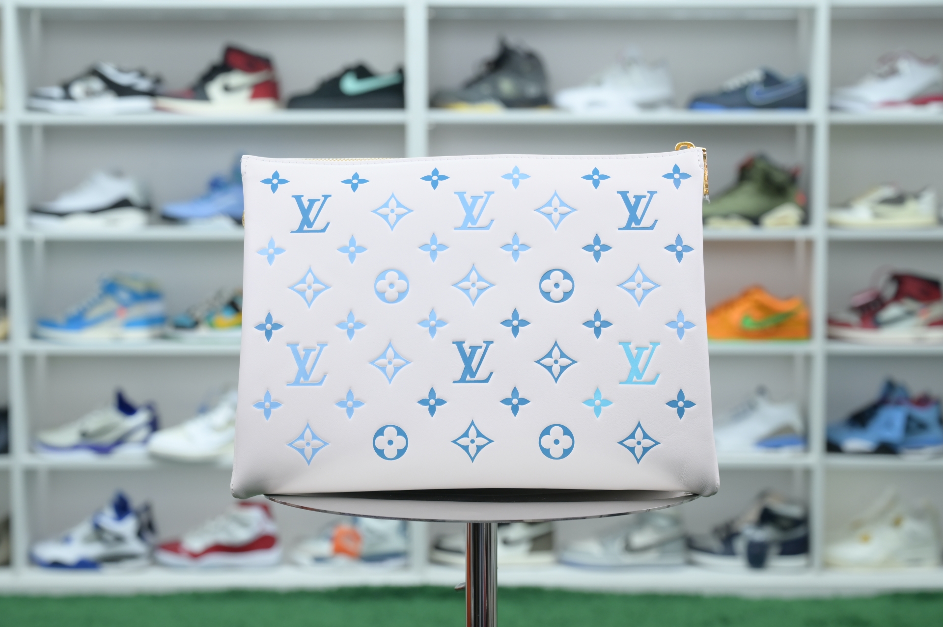 LOUIS VUITTON - finekick.vip