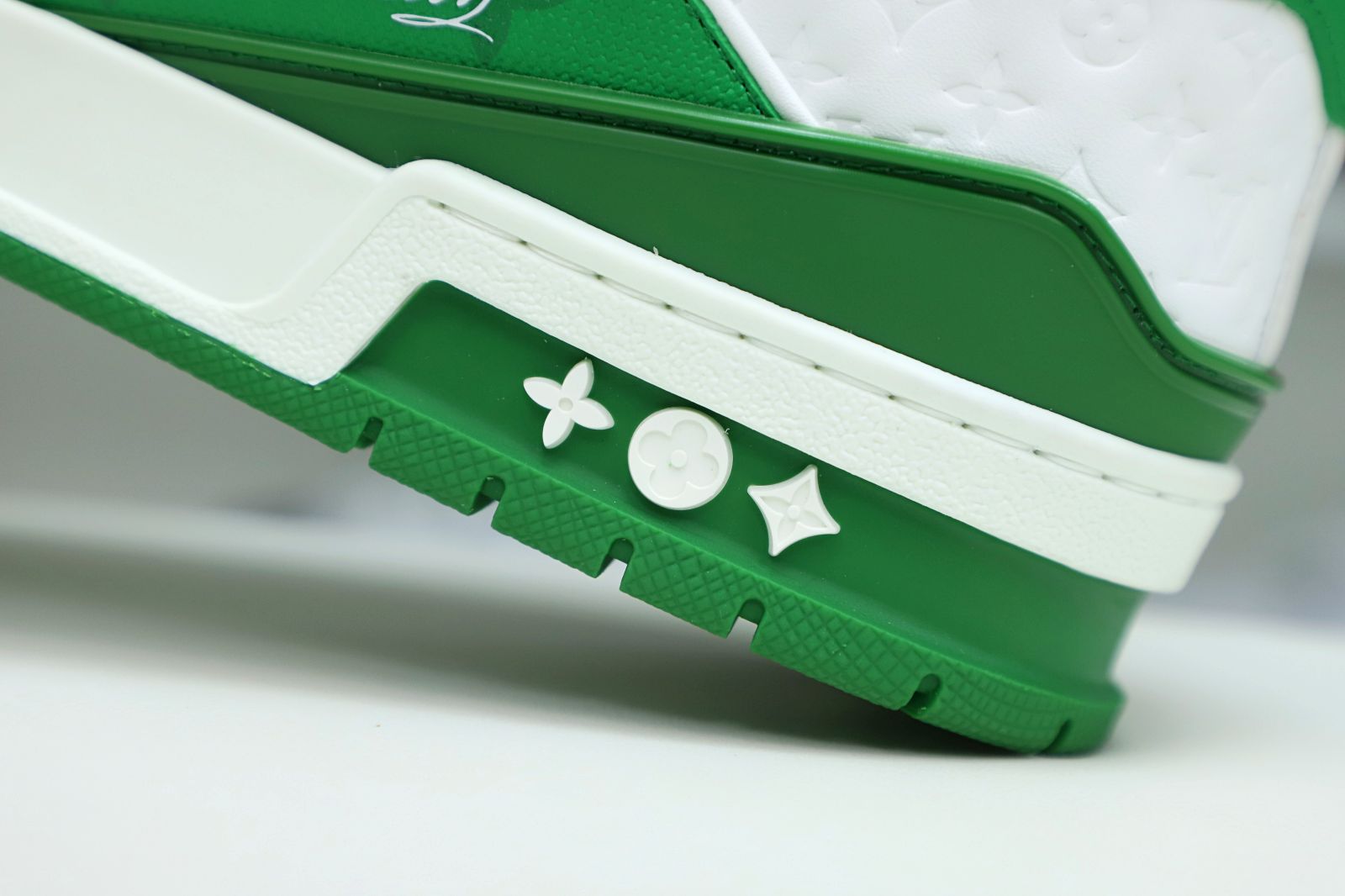 L/V  Trainer - finekick.vip