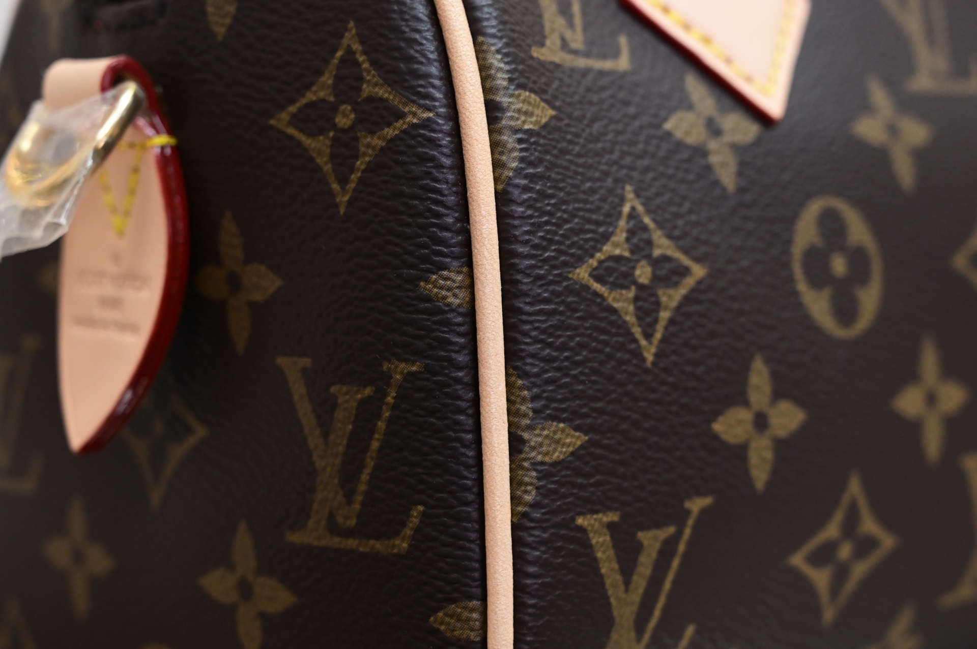 LOUIS VUITTON - finekick.vip