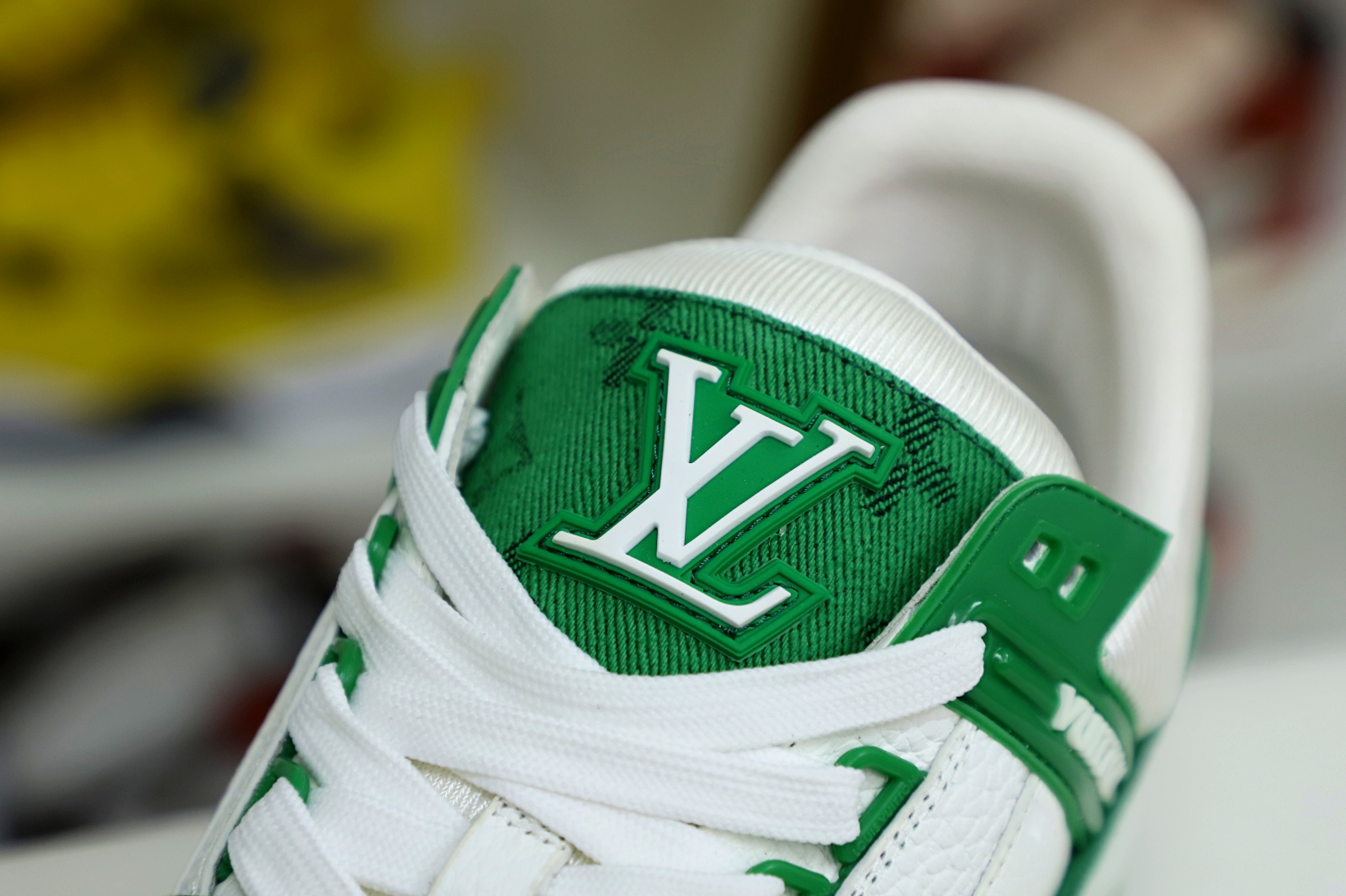 L/V  Trainer - finekick.vip