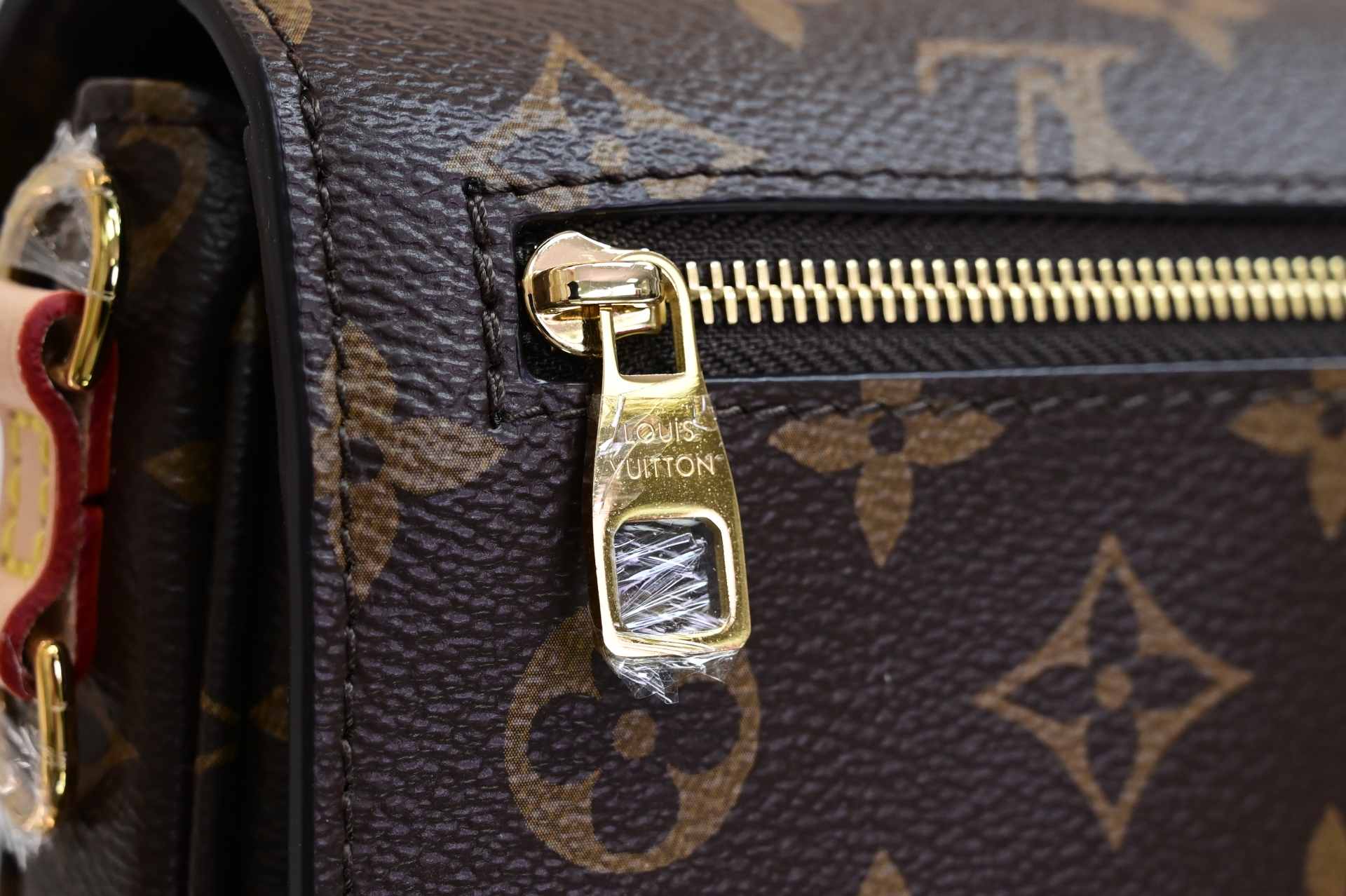 LOUIS VUITTON - finekick.vip