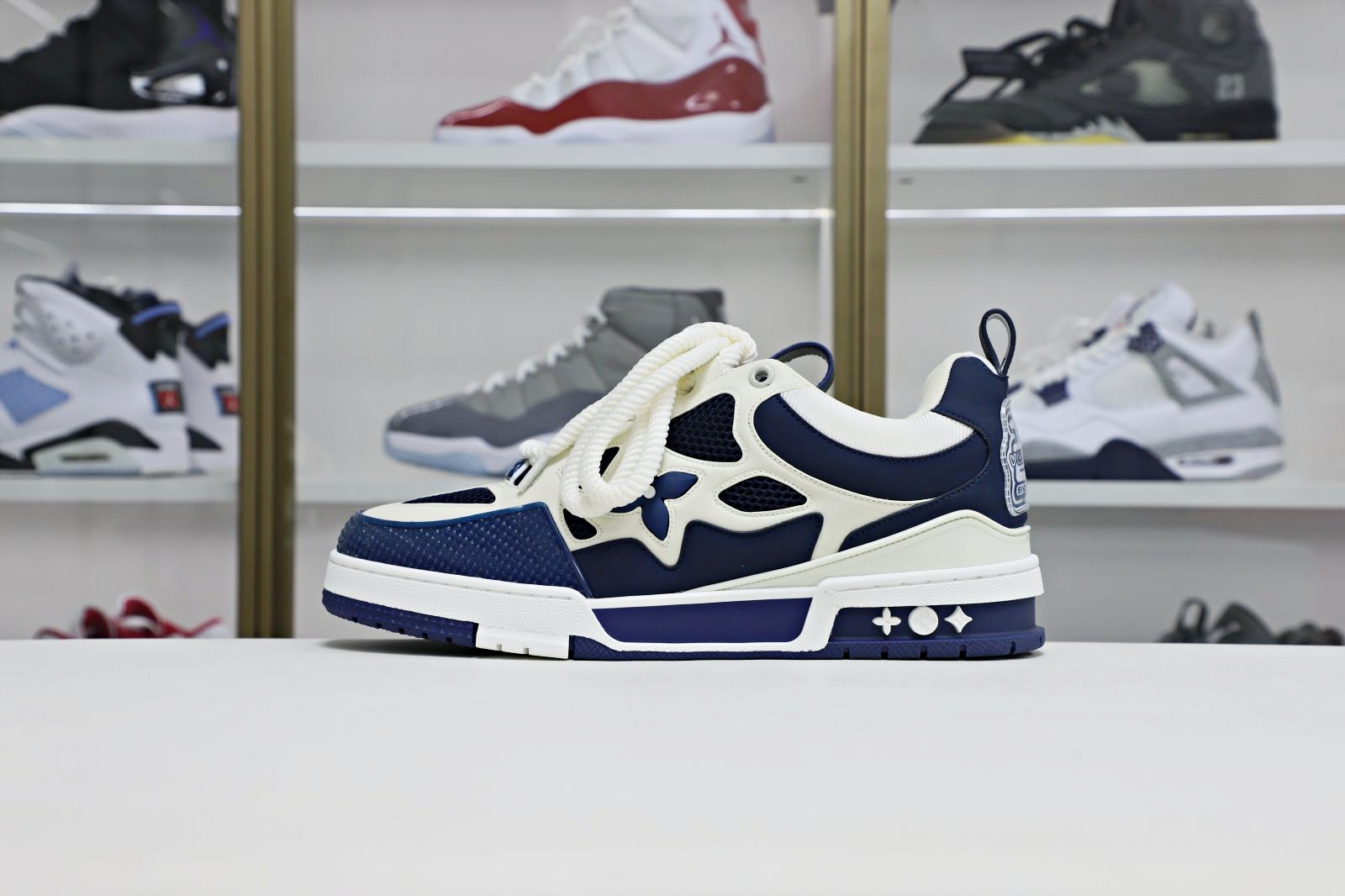 L/V  Trainer - finekick.vip