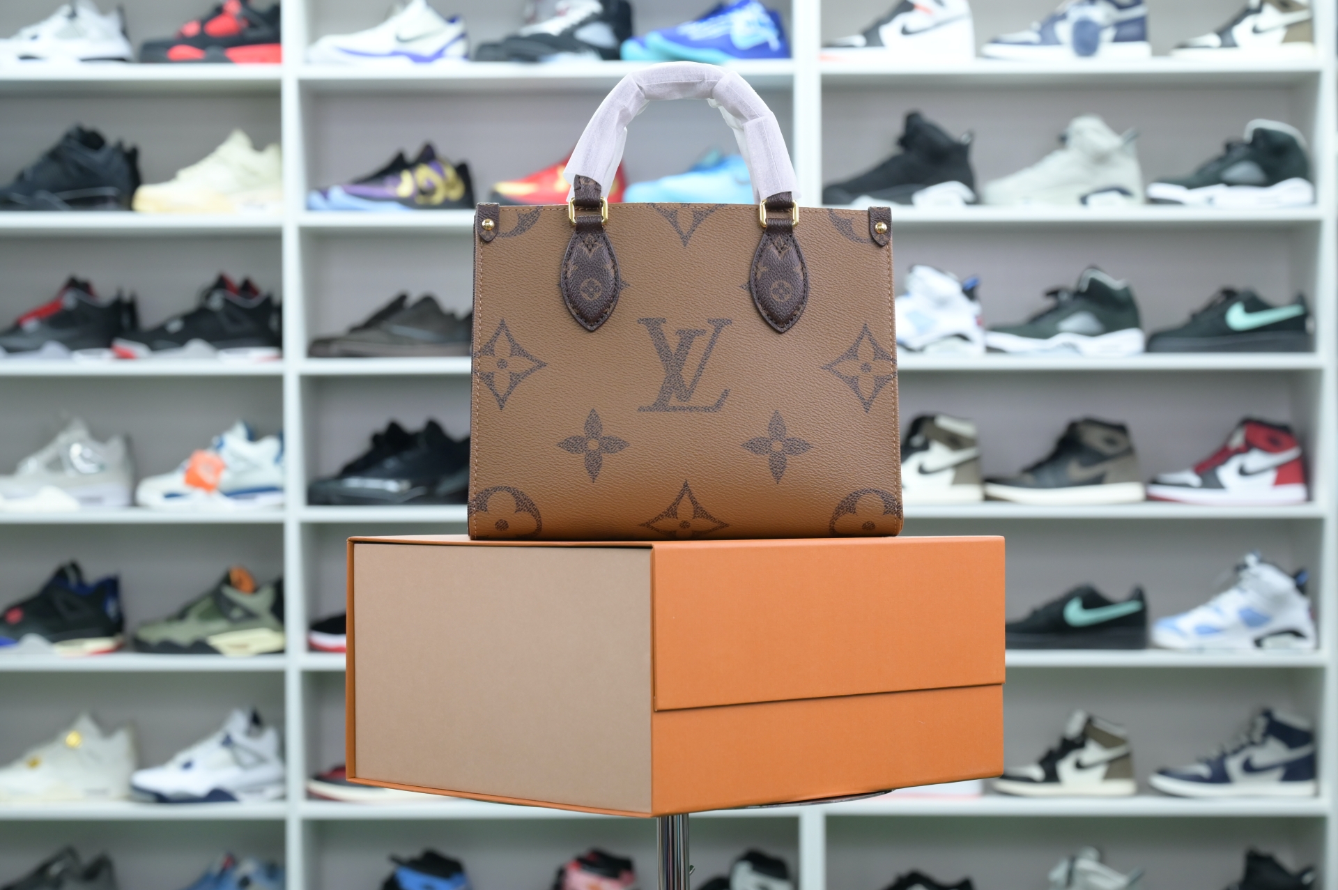 LOUIS VUITTON - finekick.vip