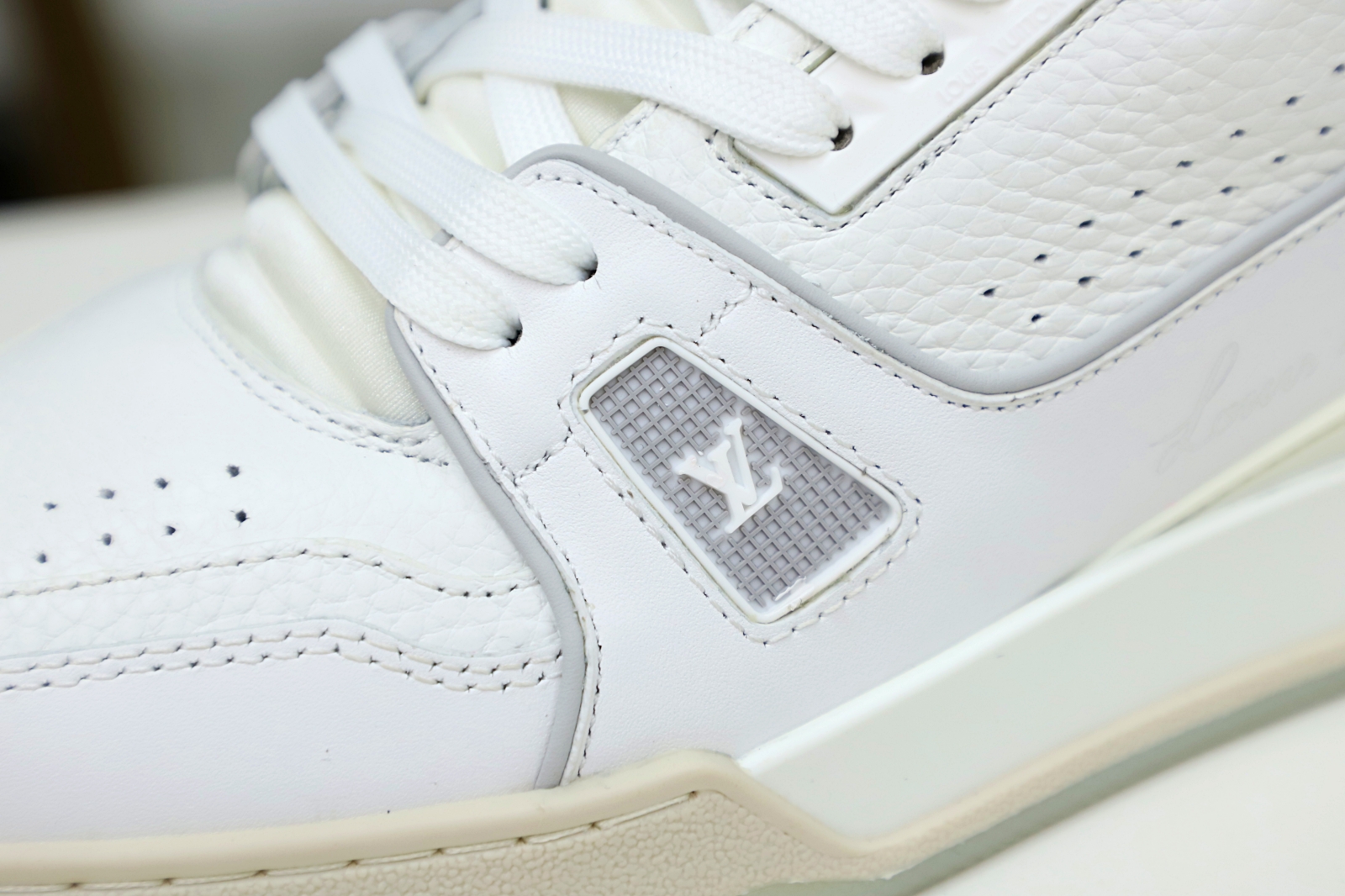 L/V  Trainer - finekick.vip