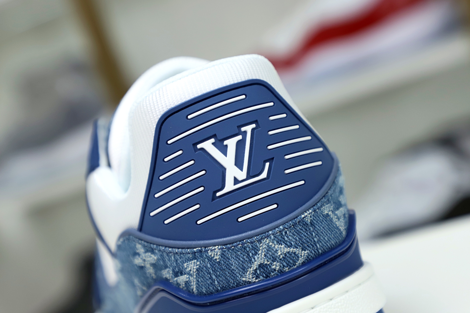 L/V  Trainer - finekick.vip